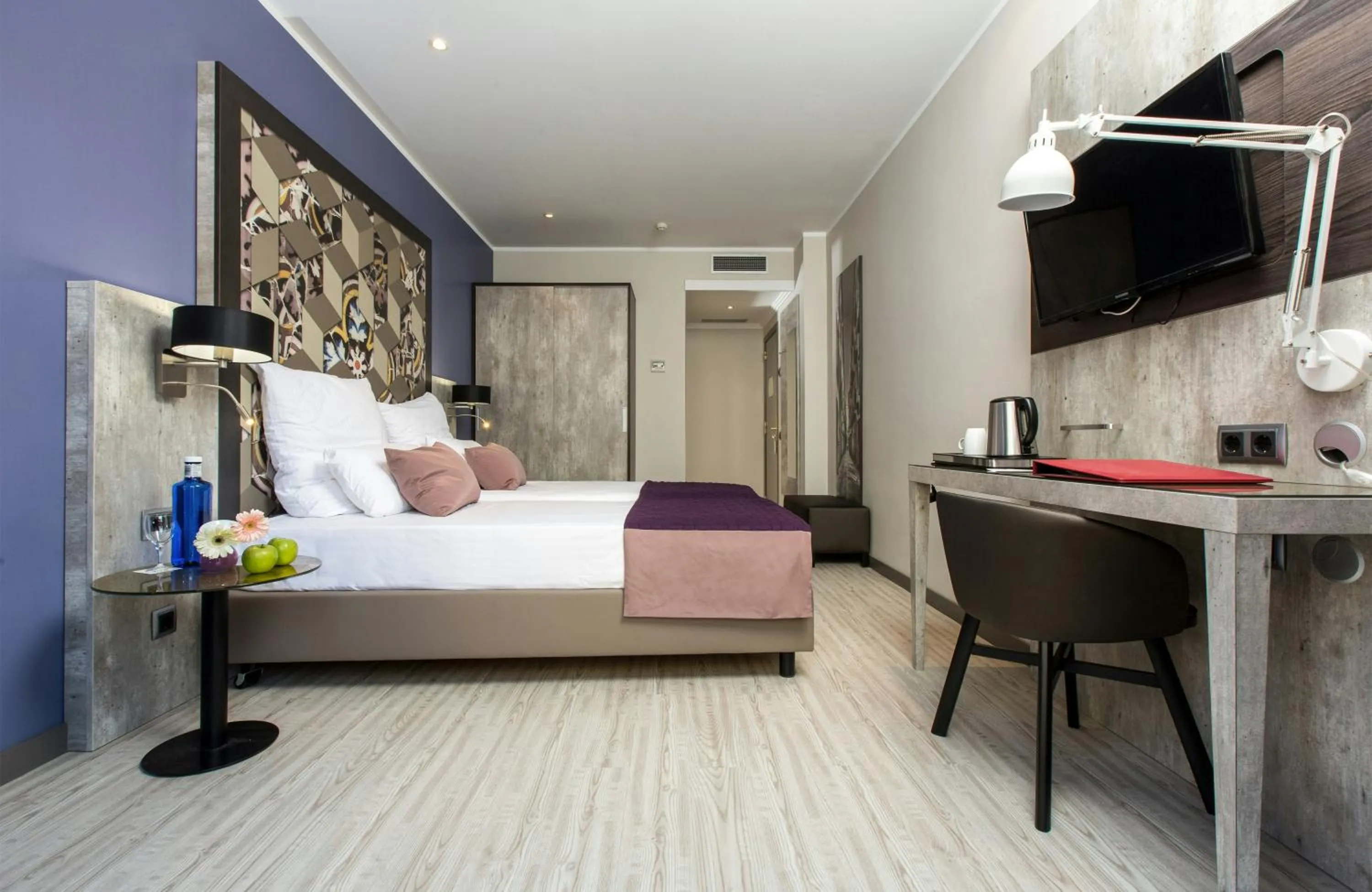 Bedroom, Bed in Leonardo Hotel Barcelona Las Ramblas