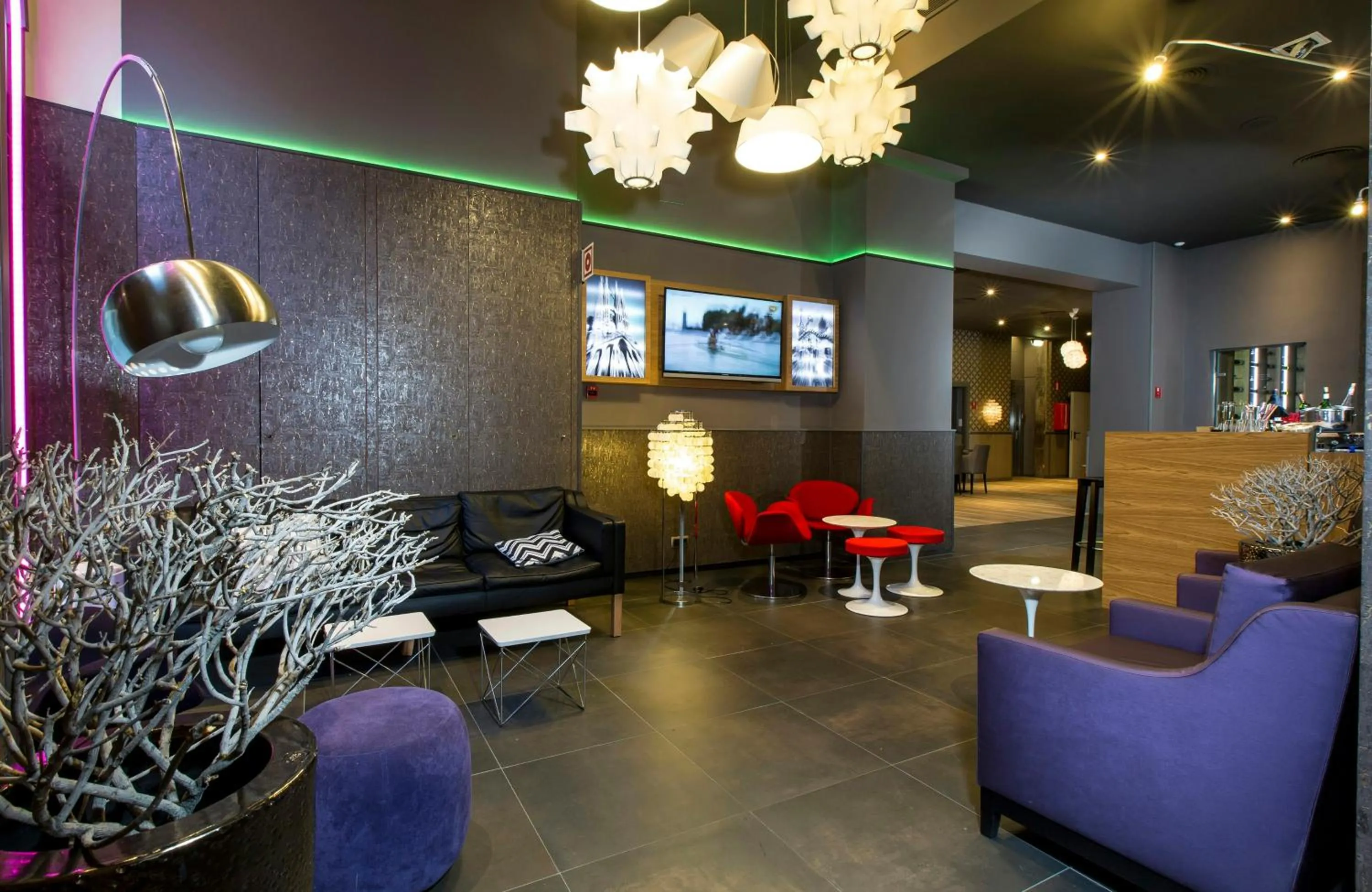 Lobby or reception in Leonardo Hotel Barcelona Las Ramblas