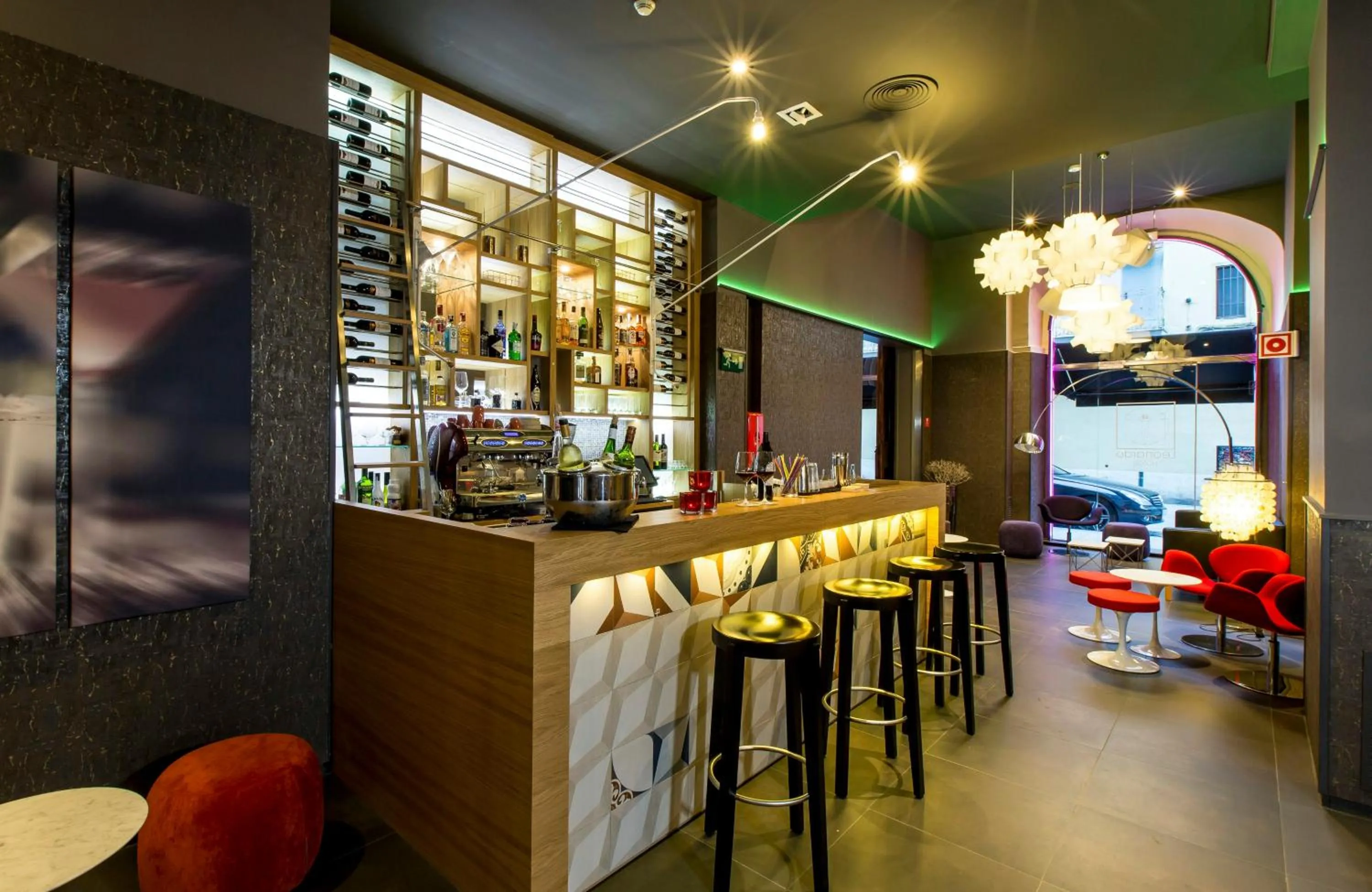Lounge or bar in Leonardo Hotel Barcelona Las Ramblas
