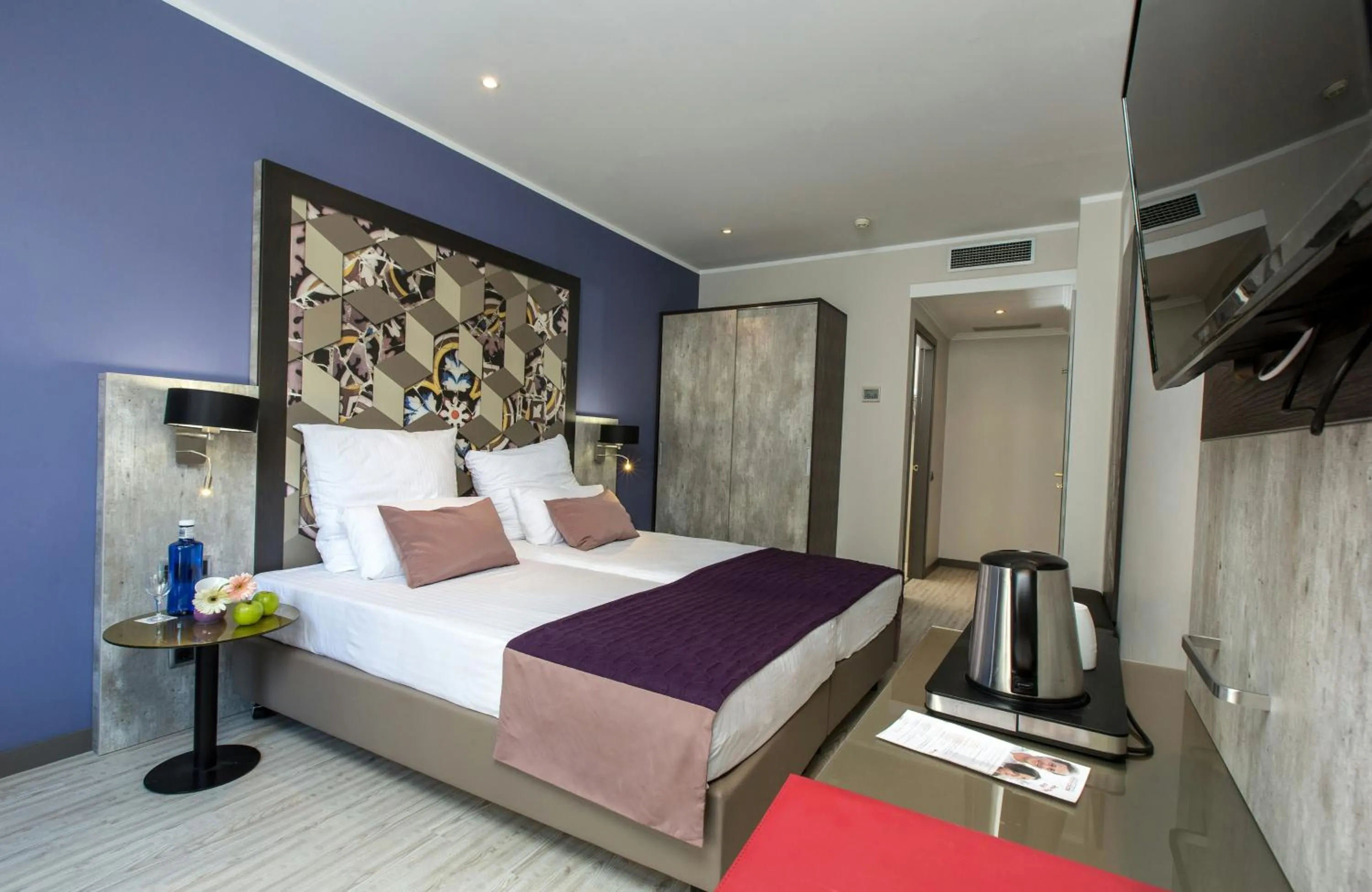 Bedroom, Bed in Leonardo Hotel Barcelona Las Ramblas