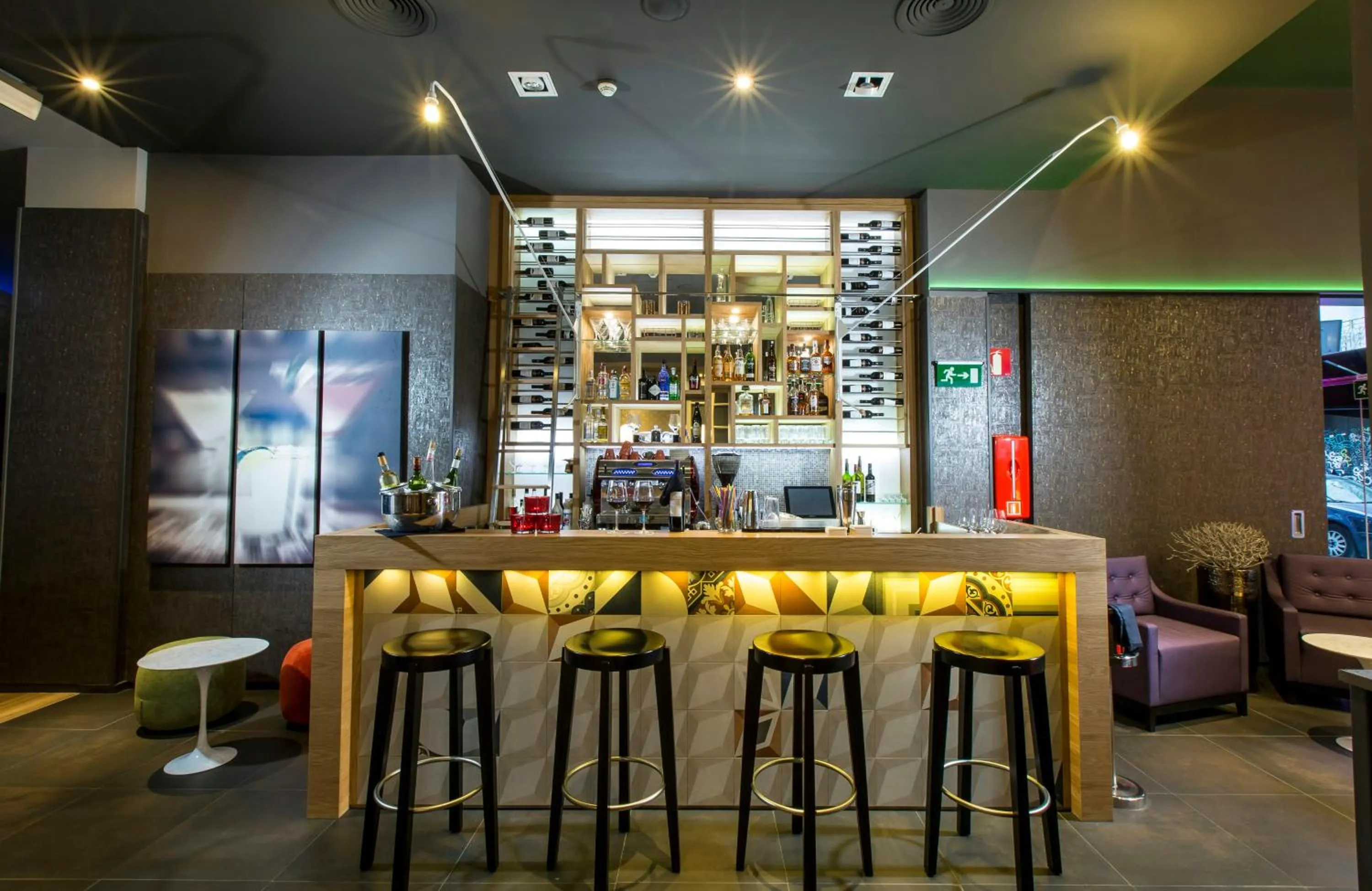 Lounge or bar in Leonardo Hotel Barcelona Las Ramblas