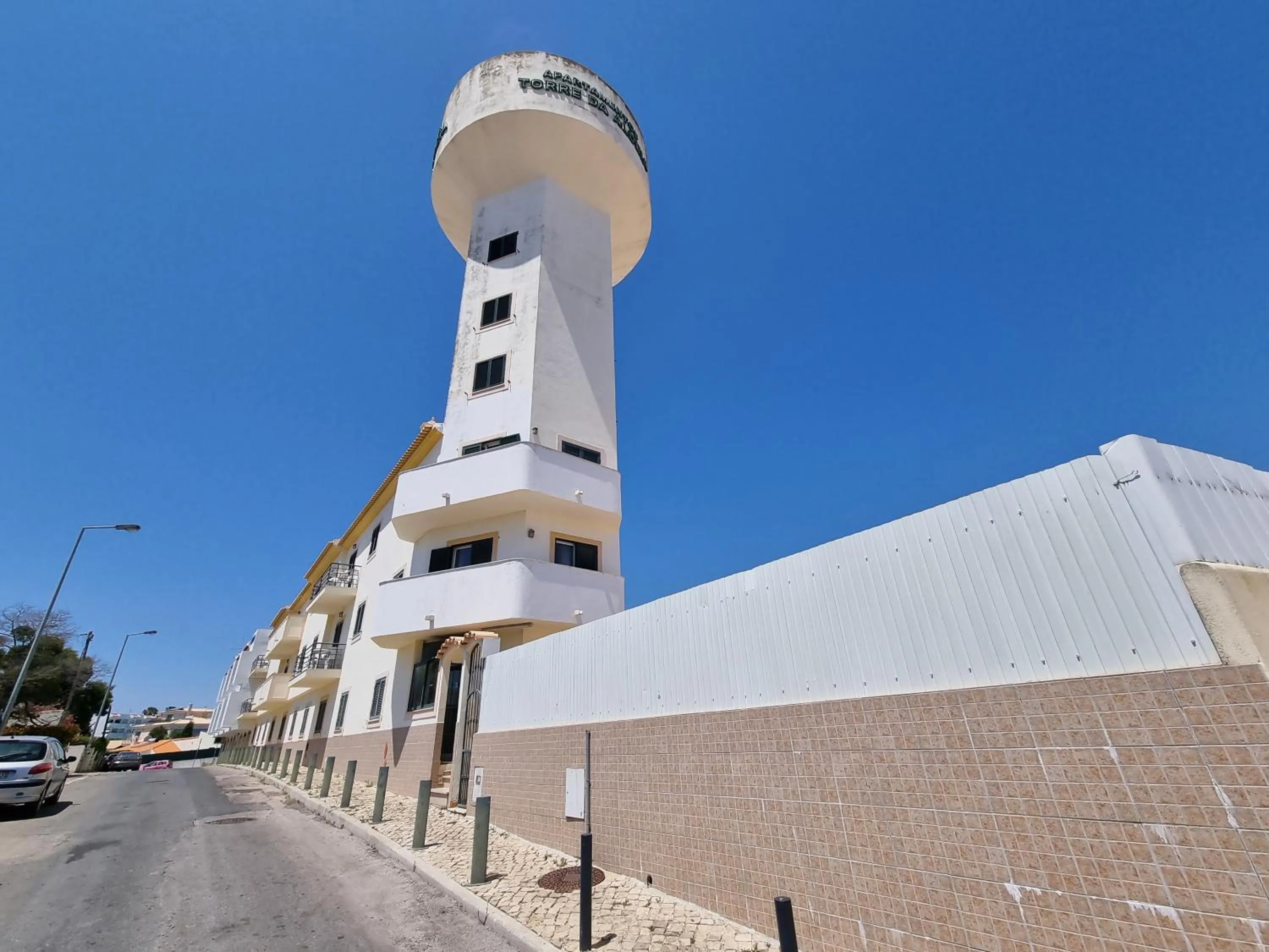 Property building in Torre da Aldeia by Umbral