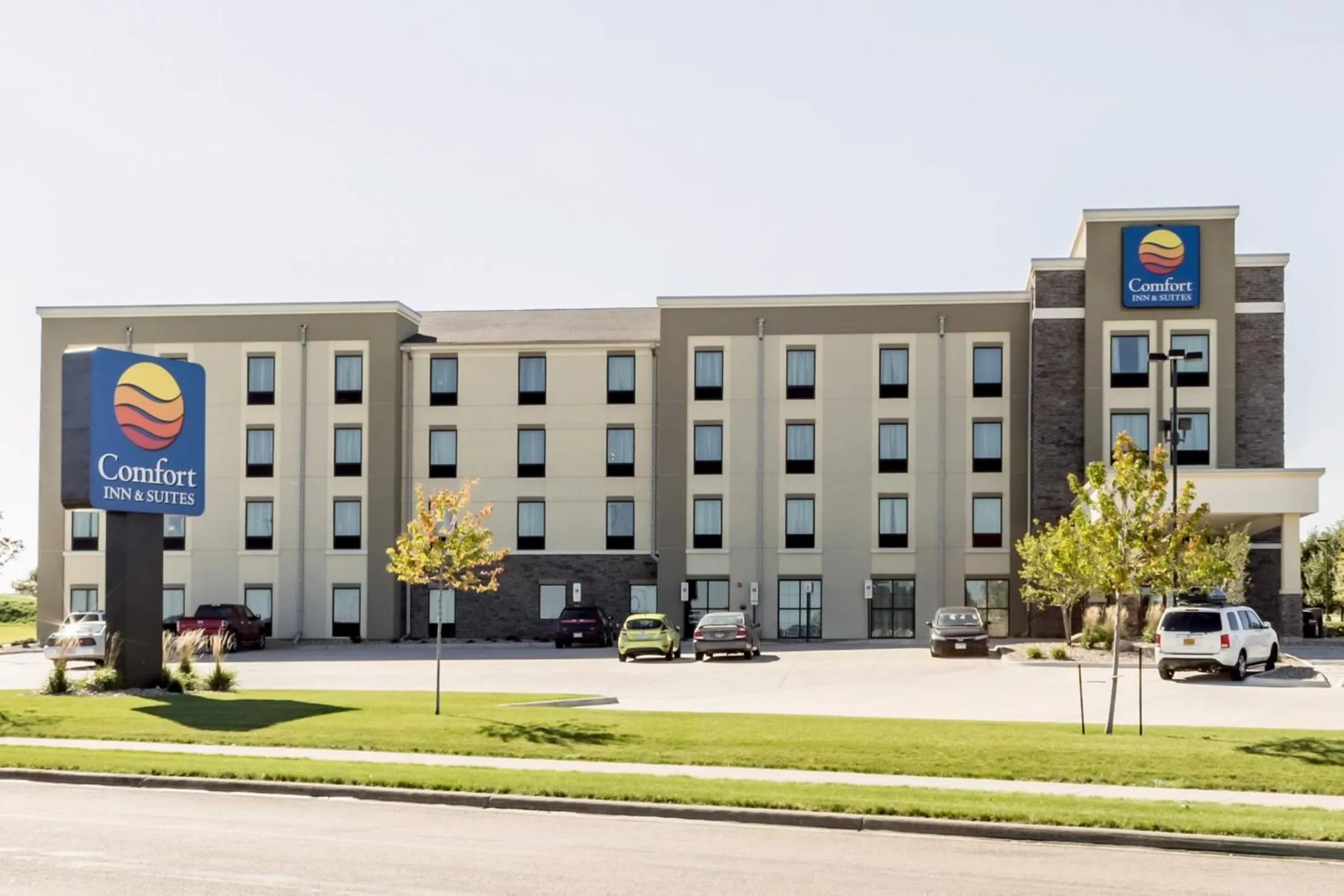 Facade/entrance in Comfort Inn & Suites Avera Southwest