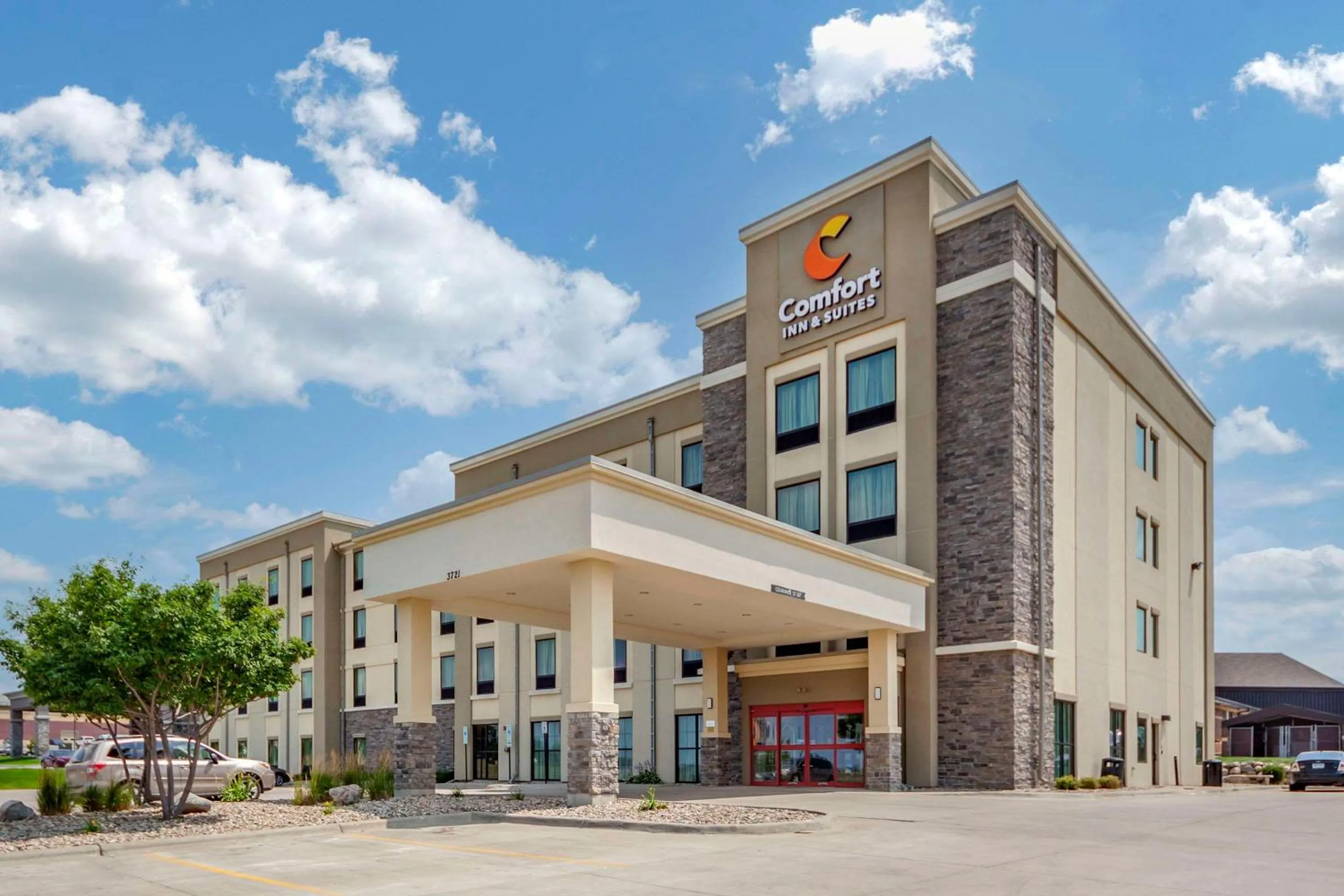 Property building in Comfort Inn & Suites Avera Southwest