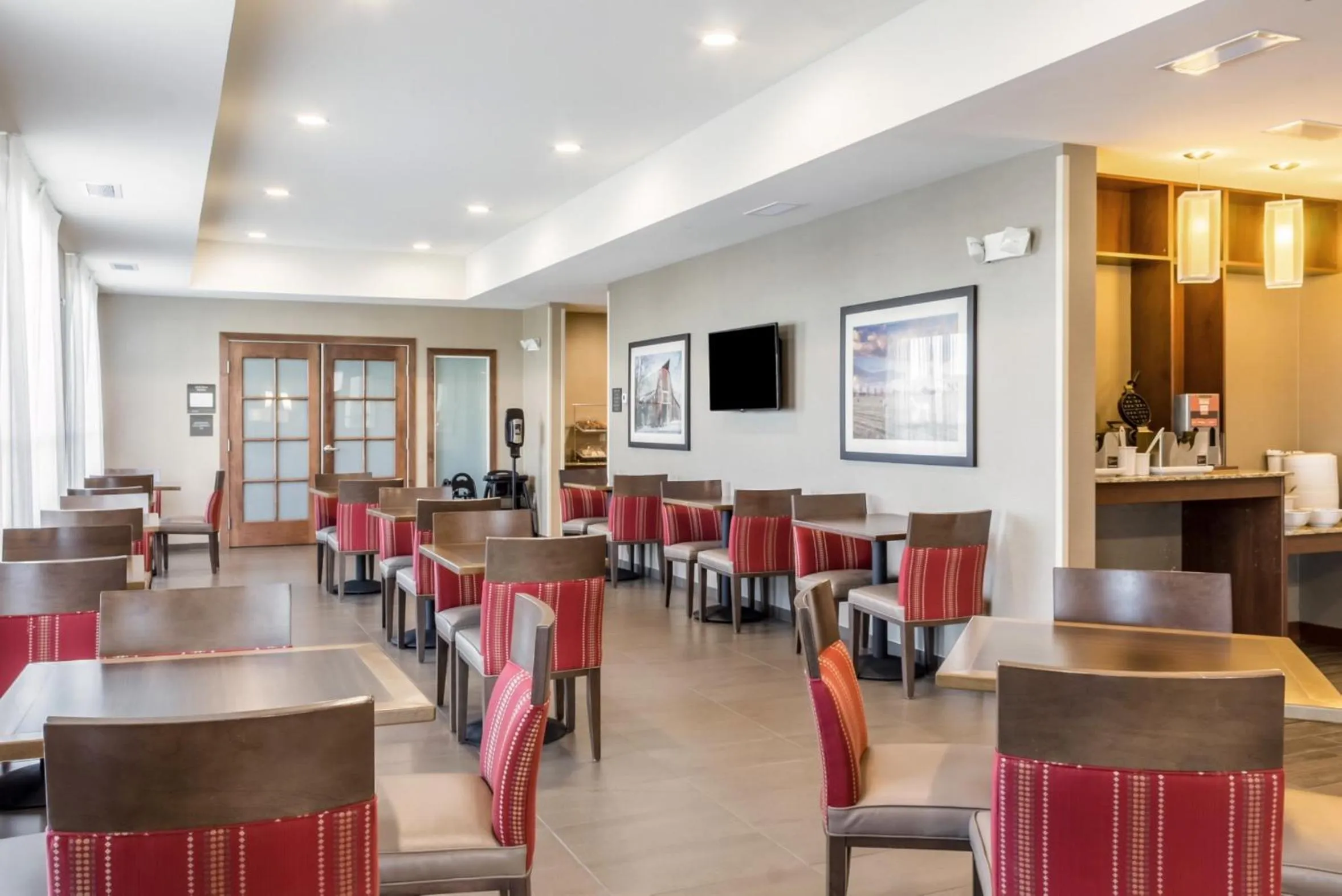 Communal lounge/ TV room in Comfort Inn & Suites Avera Southwest