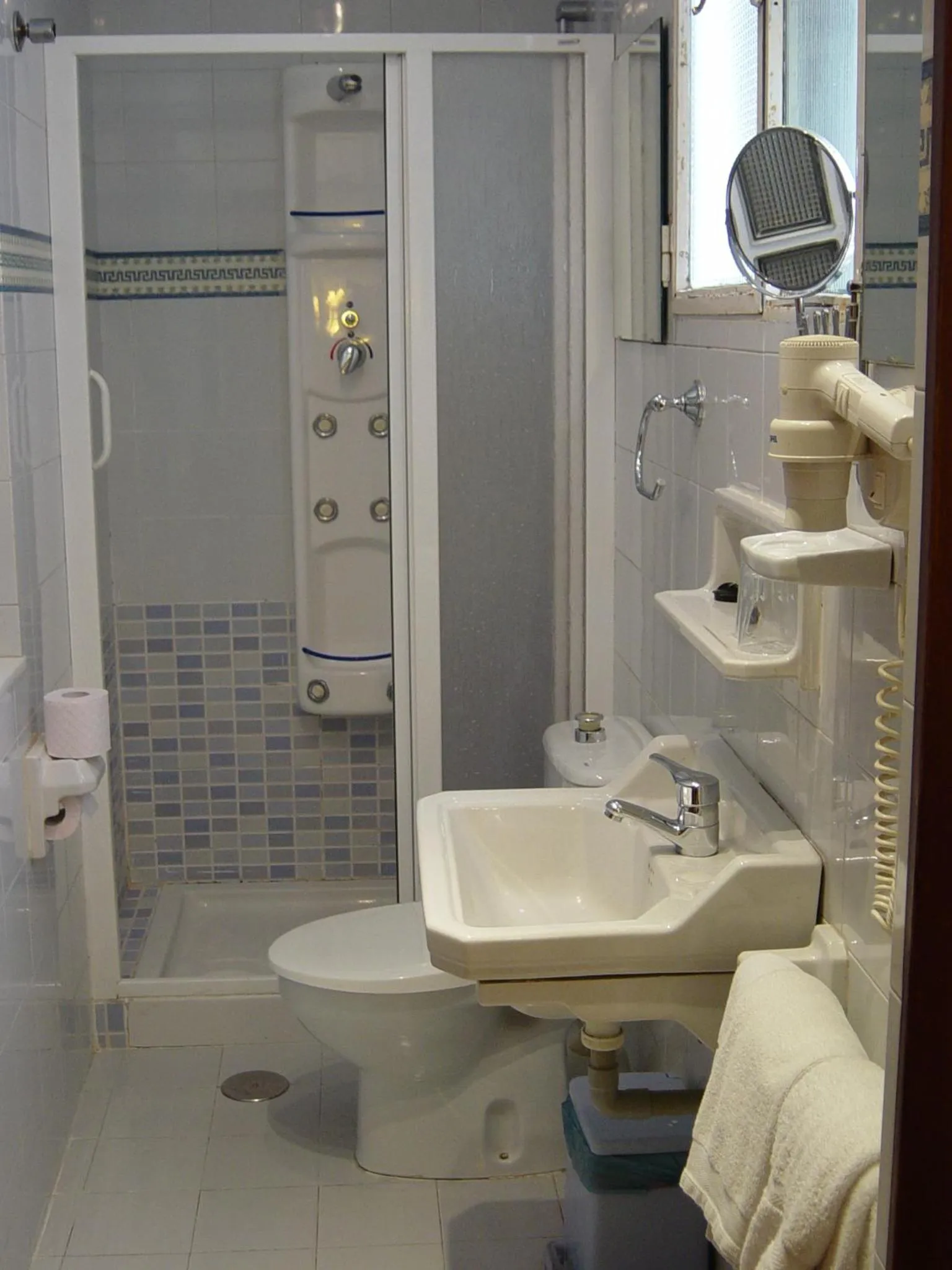 Bathroom in Hostal Colon Antequera