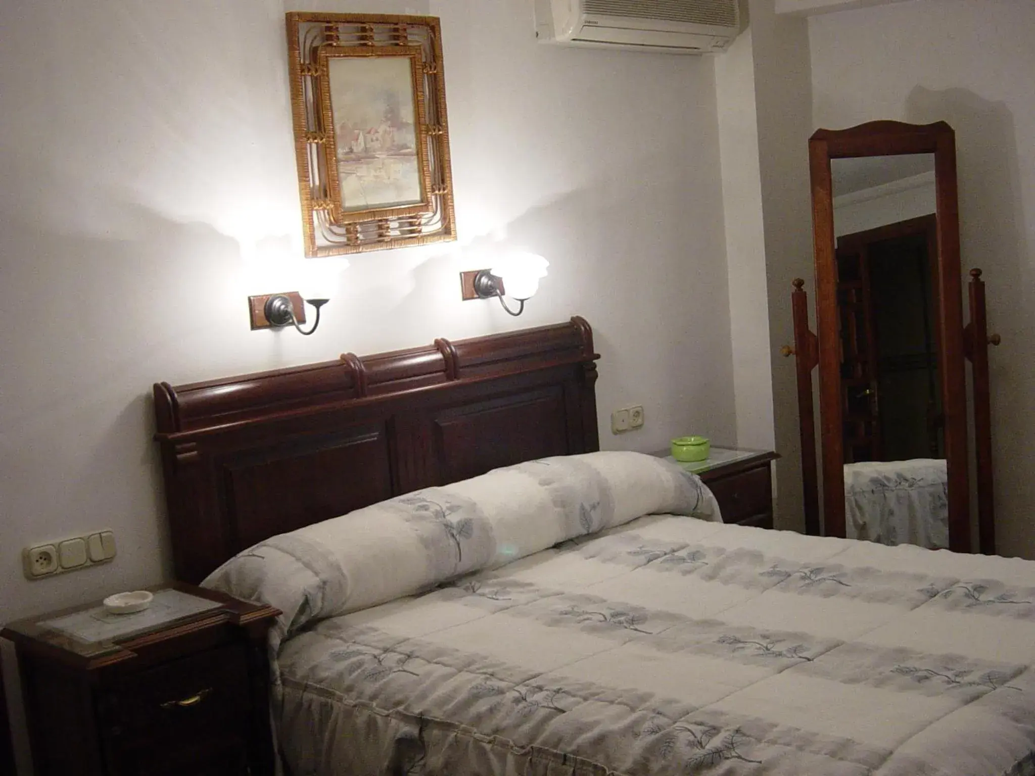 Single Room in Hostal Colon Antequera Single Room in Hostal Colon Antequera