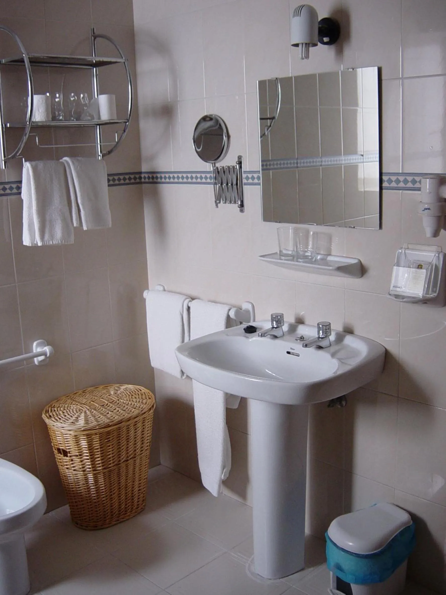 Shower in Hostal Colon Antequera