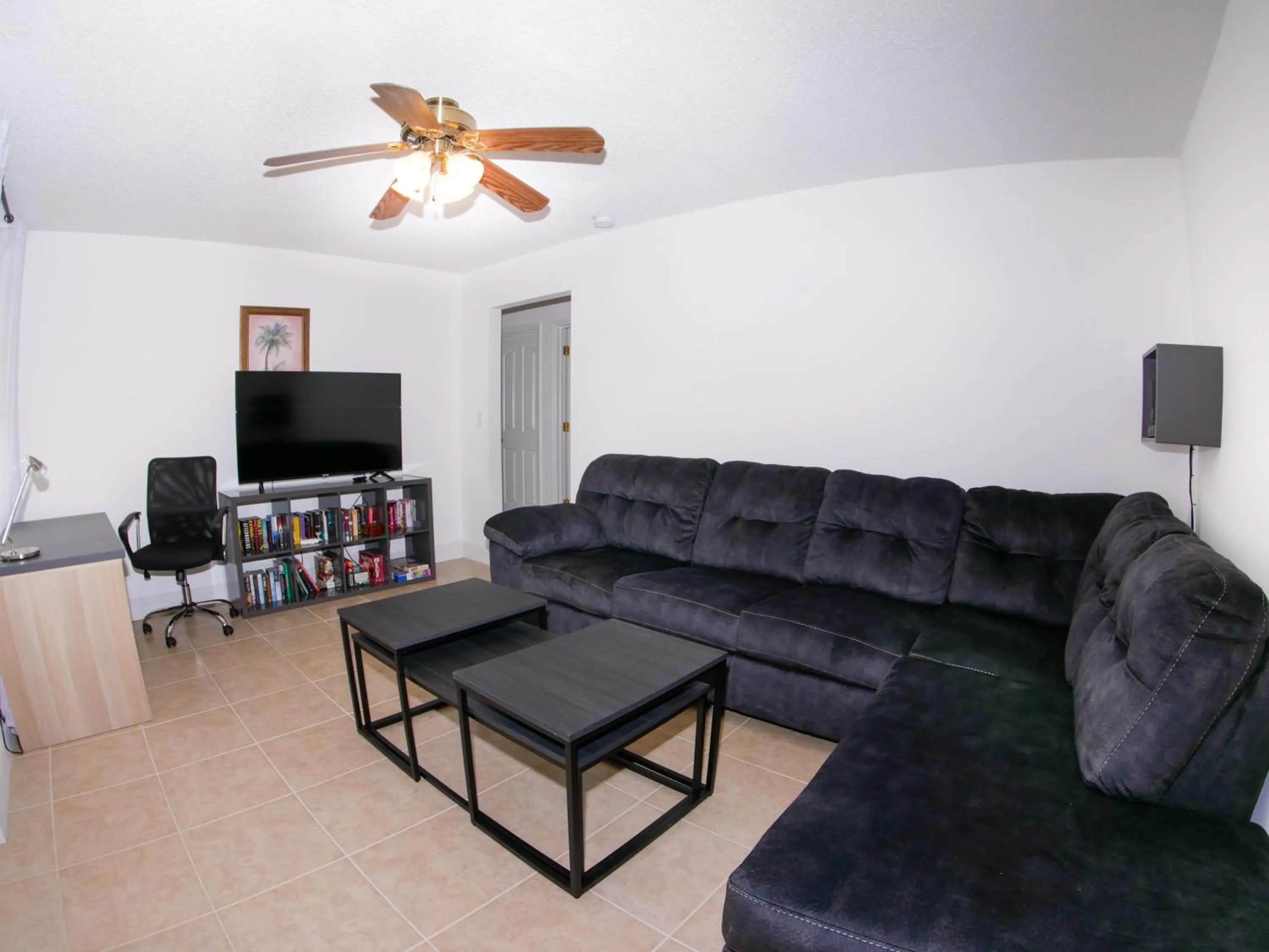 Living room in Large Pool With Jacuzzi, Near The Disney Attractions!!