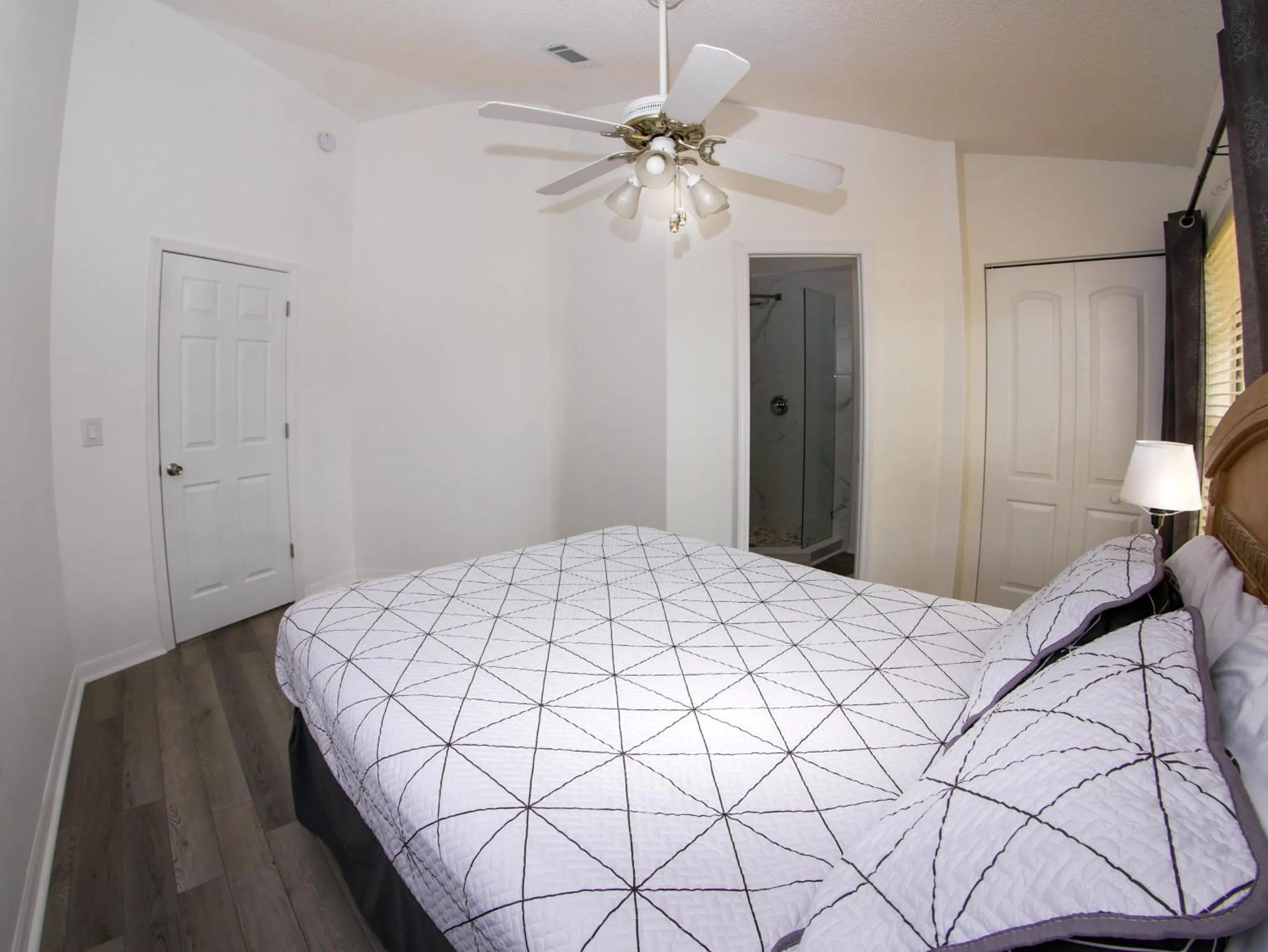 Bedroom, Bed in Large Pool With Jacuzzi, Near The Disney Attractions!!