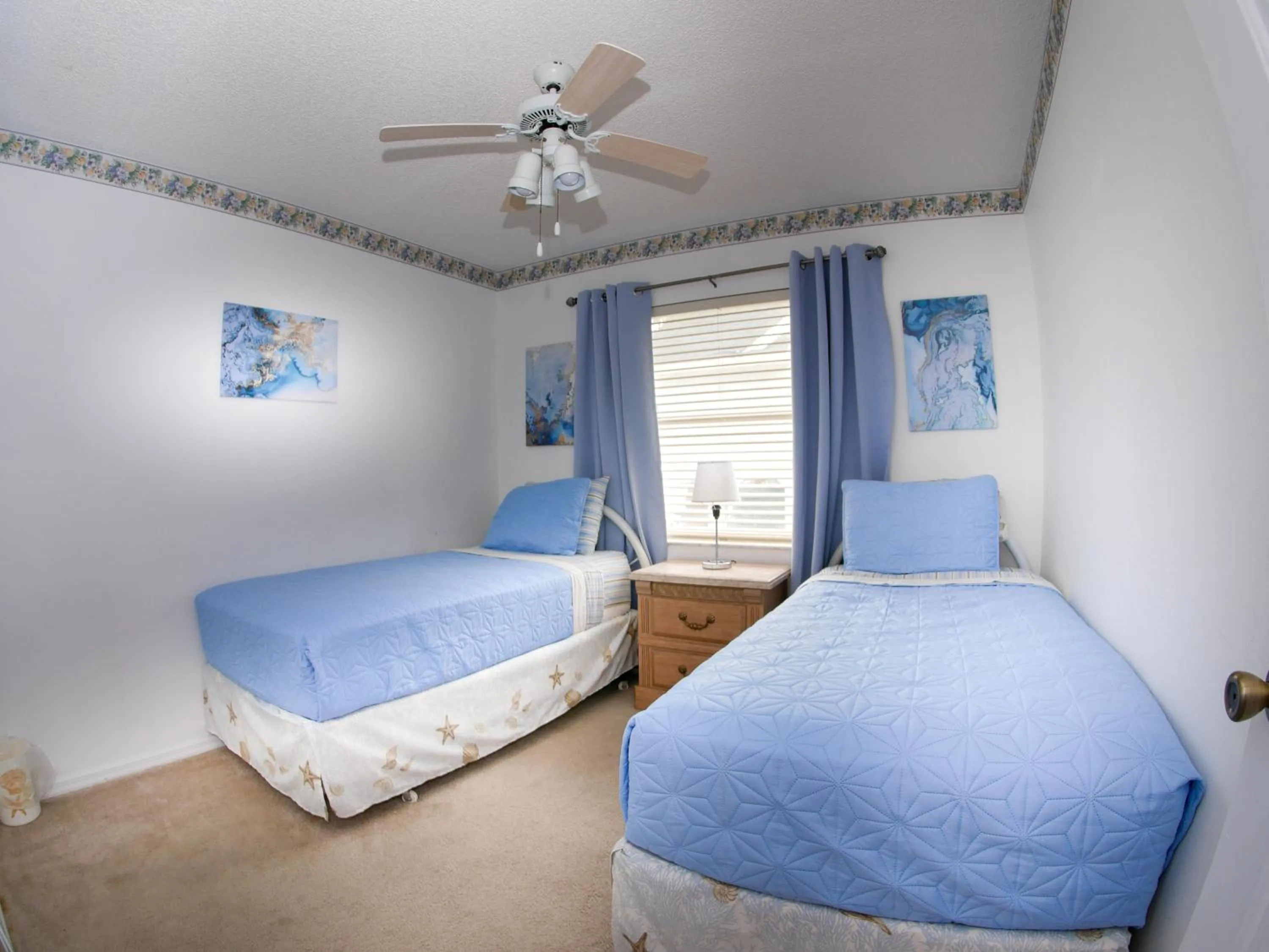Bedroom, Bed in Large Pool With Jacuzzi, Near The Disney Attractions!!