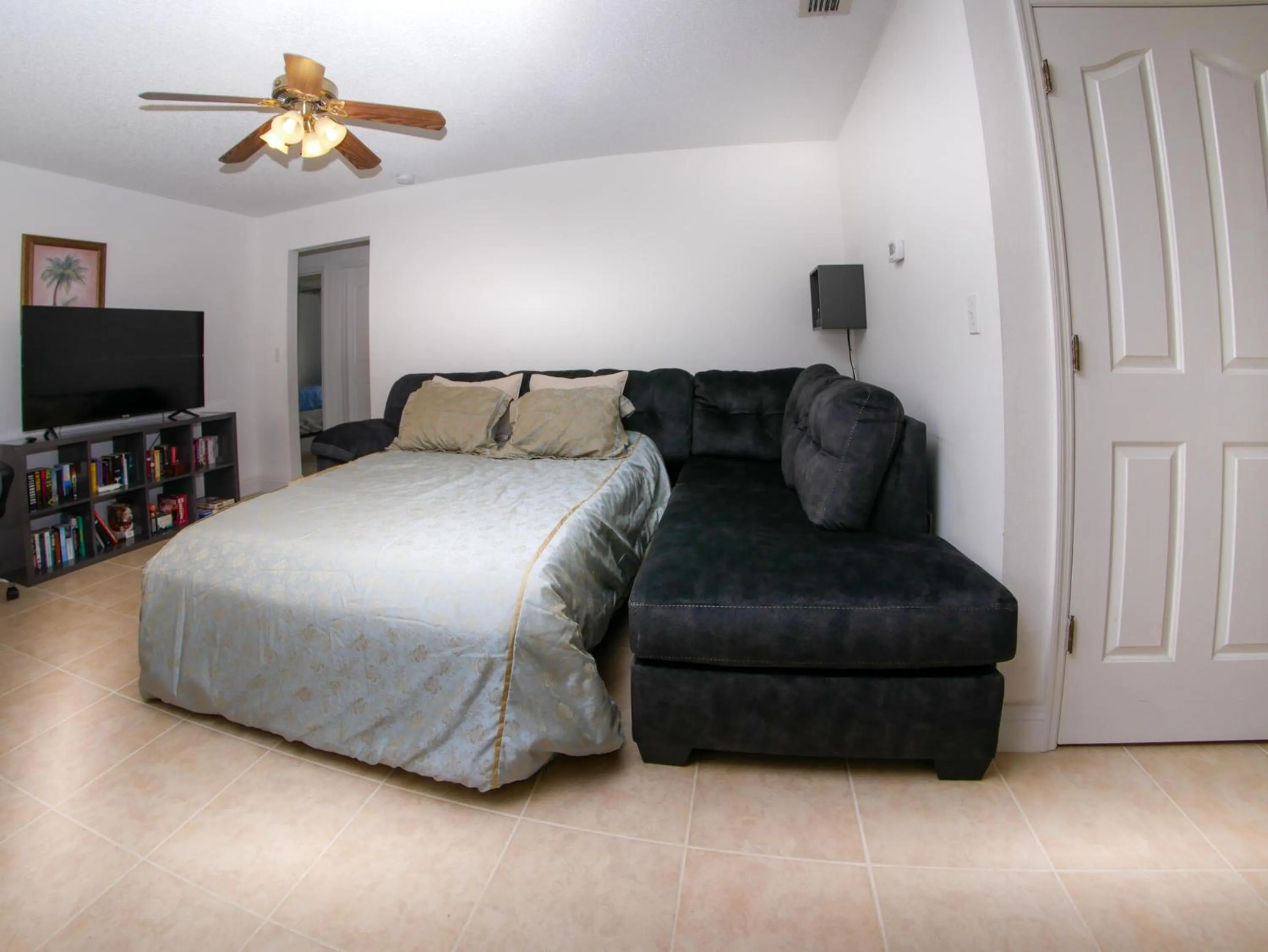Bedroom, Bed in Large Pool With Jacuzzi, Near The Disney Attractions!!