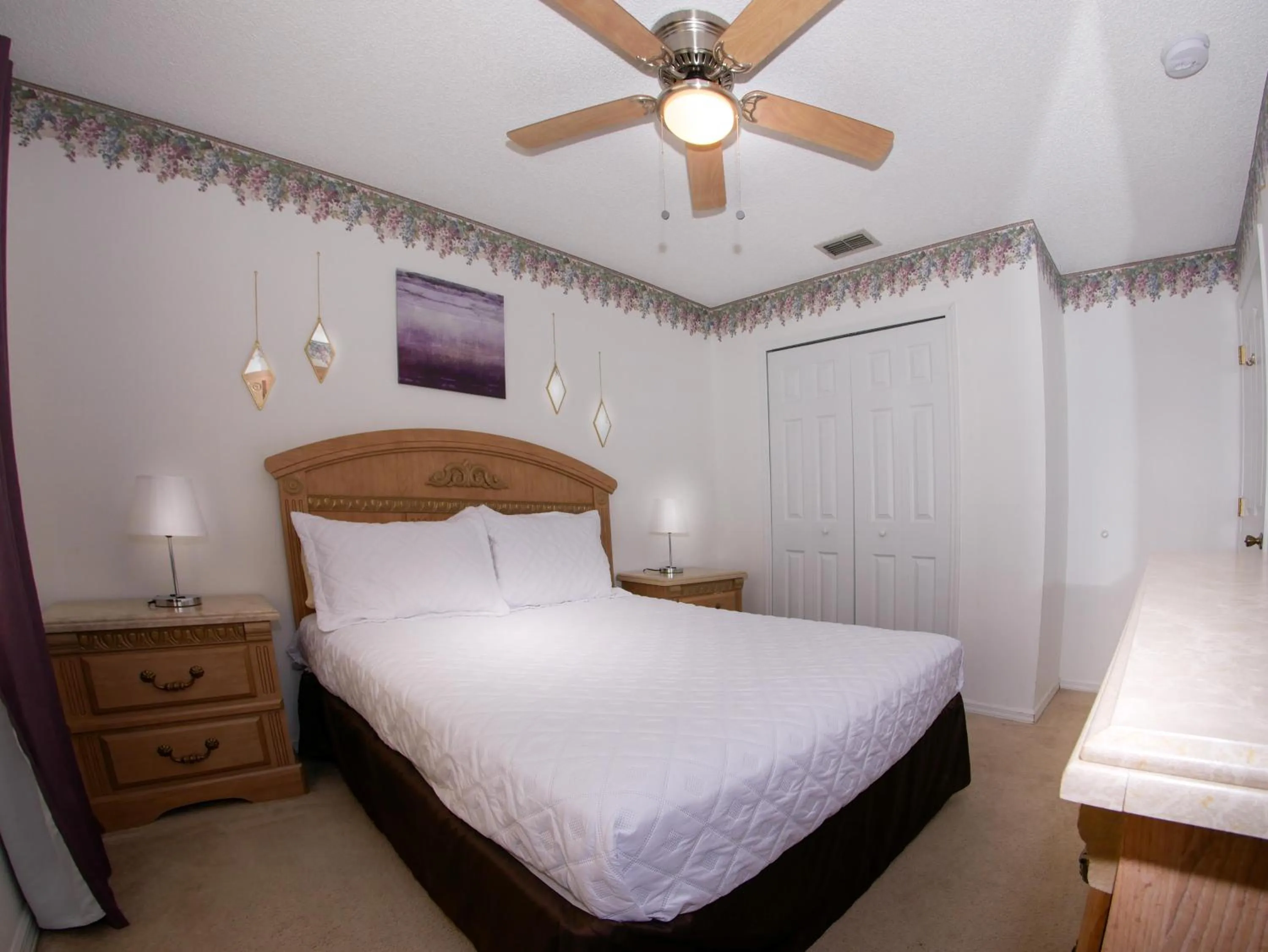 Bedroom, Bed in Large Pool With Jacuzzi, Near The Disney Attractions!!