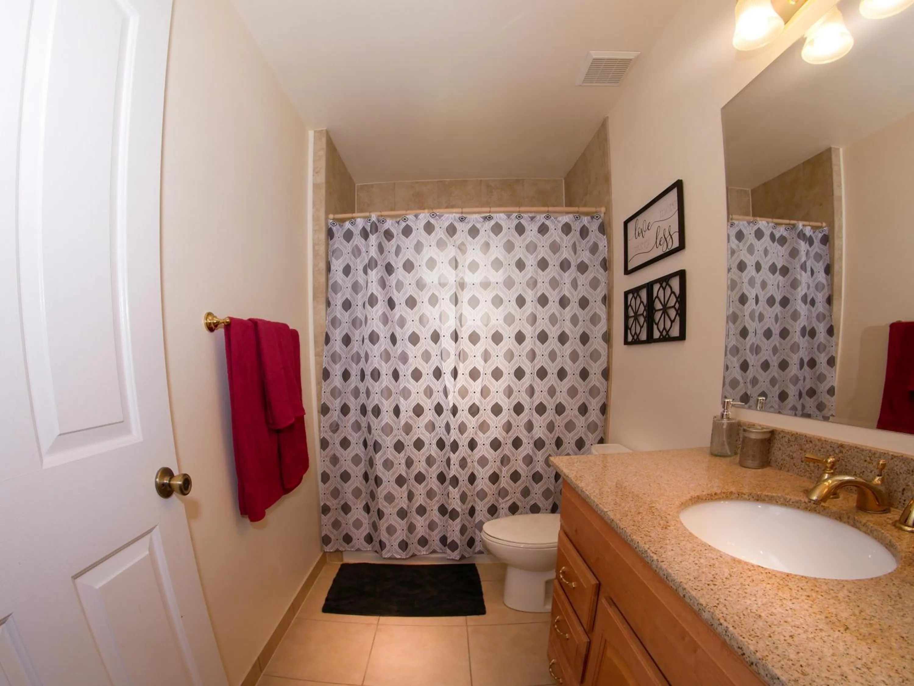 Bathroom in Large Pool With Jacuzzi, Near The Disney Attractions!!