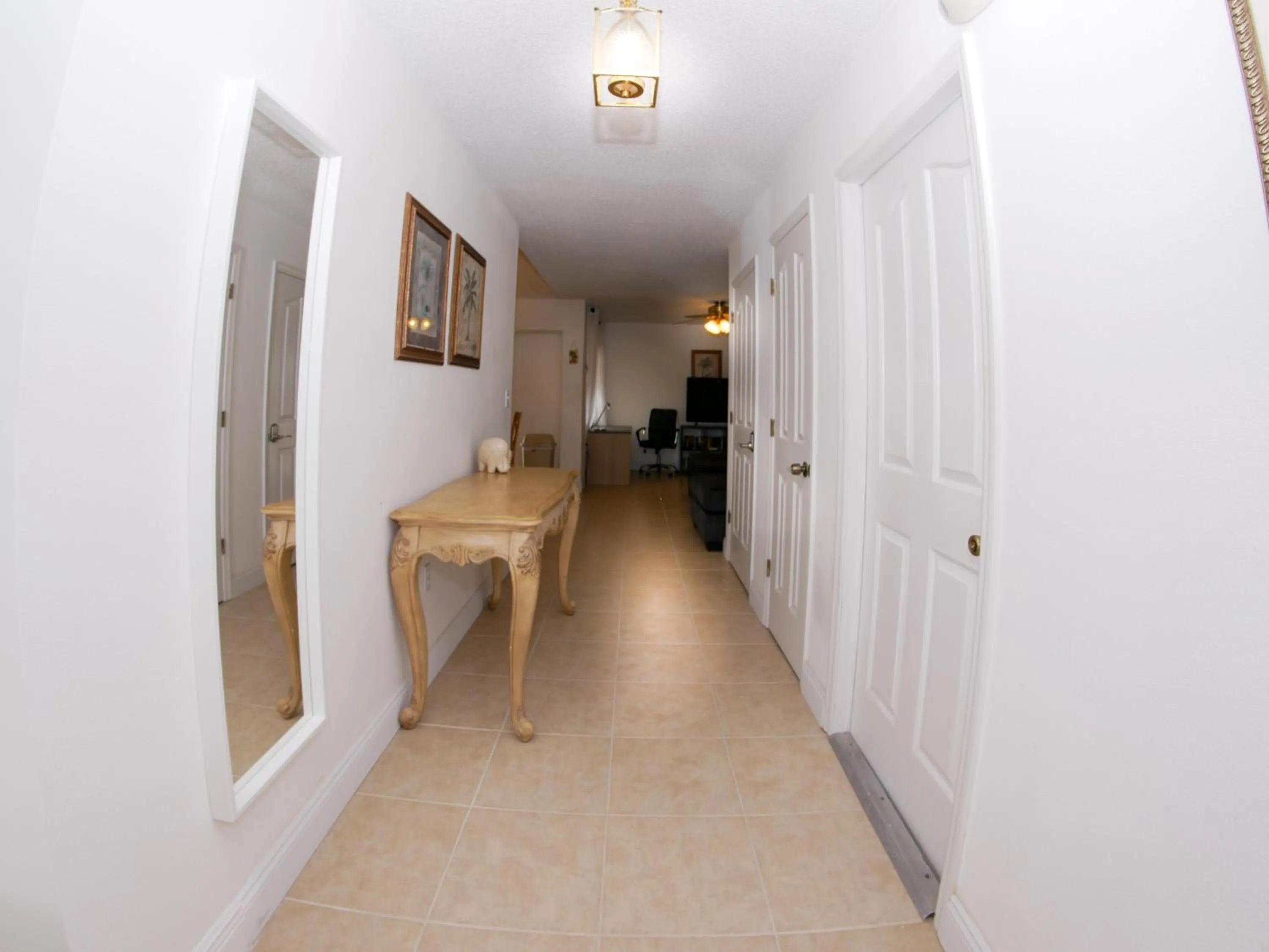 Living room in Large Pool With Jacuzzi, Near The Disney Attractions!!