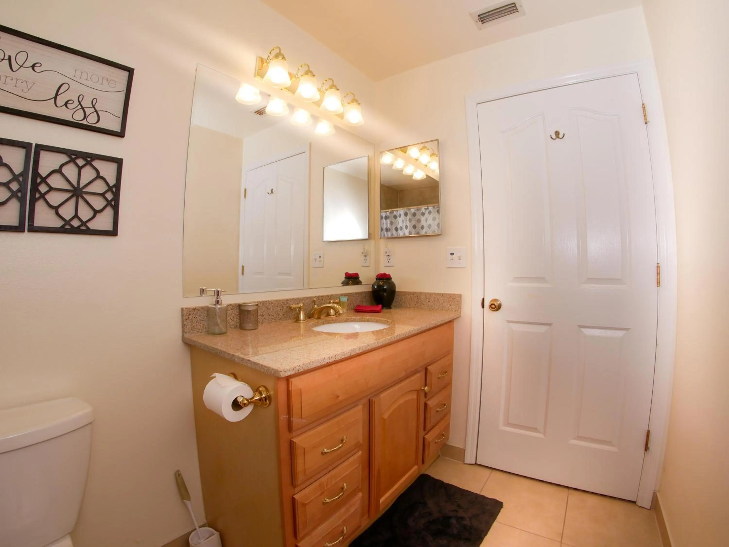Kitchen or kitchenette in Large Pool With Jacuzzi, Near The Disney Attractions!!