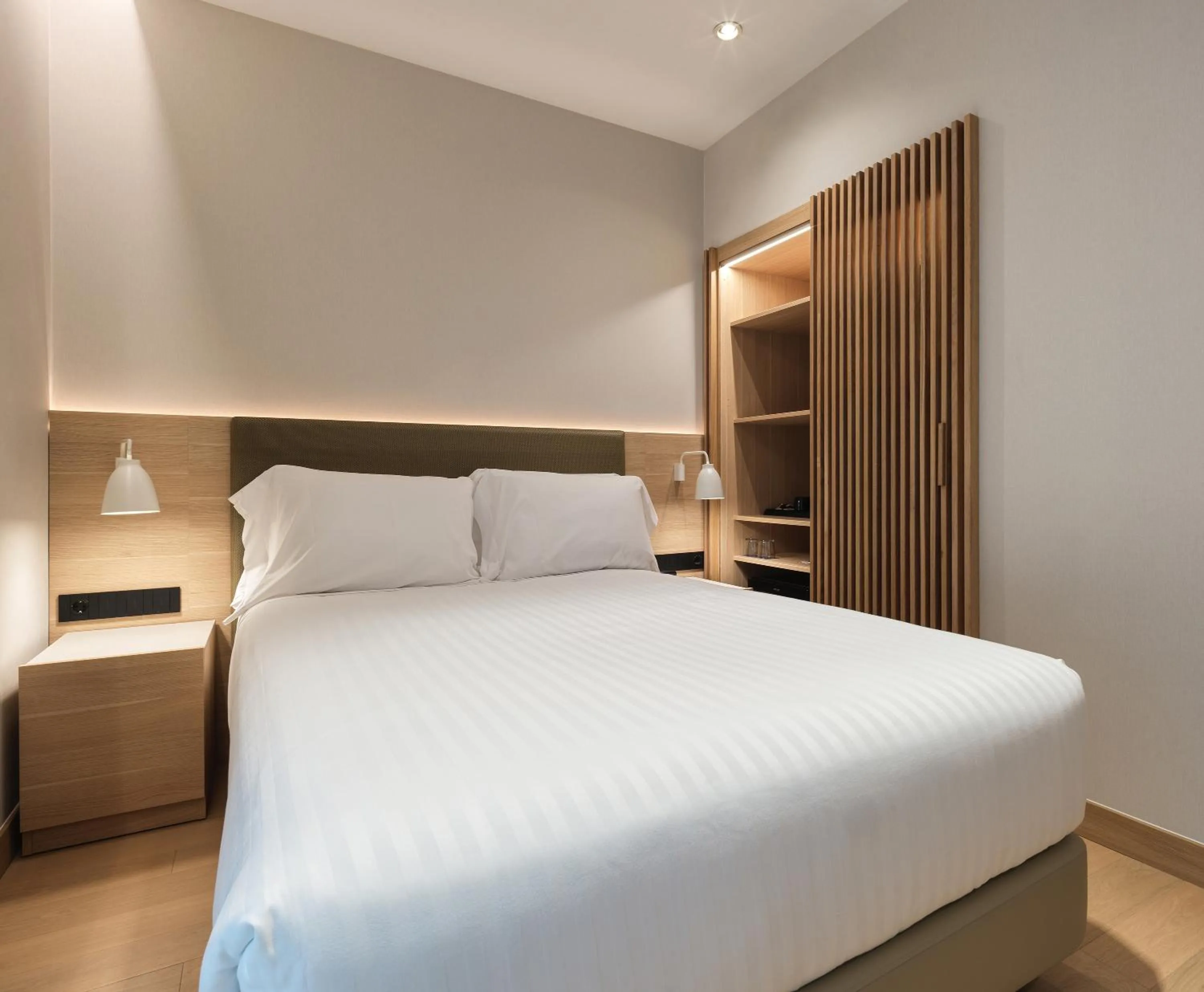 Photo of the whole room, Bed in Zenit Coruña