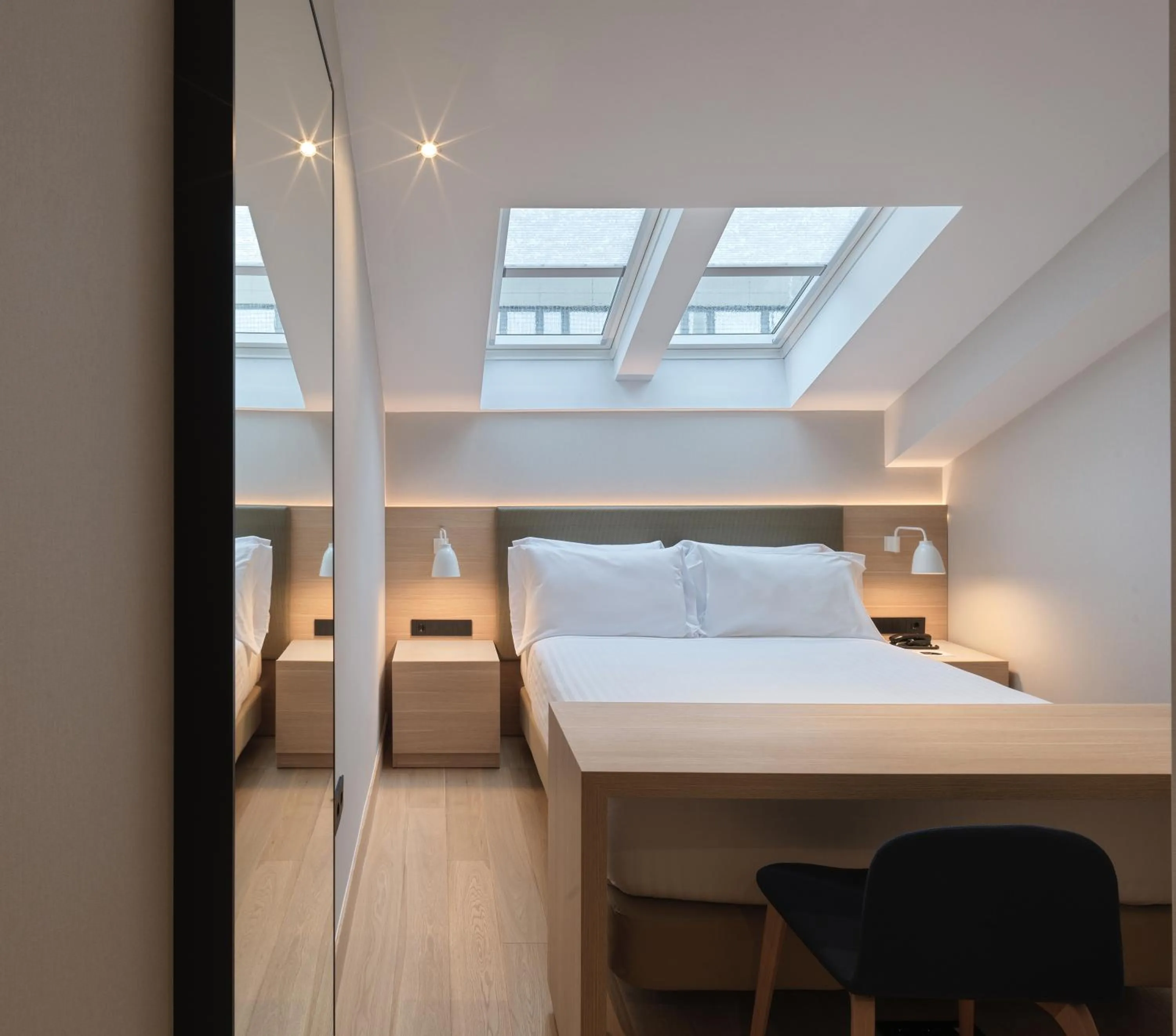 Photo of the whole room, Bed in Zenit Coruña