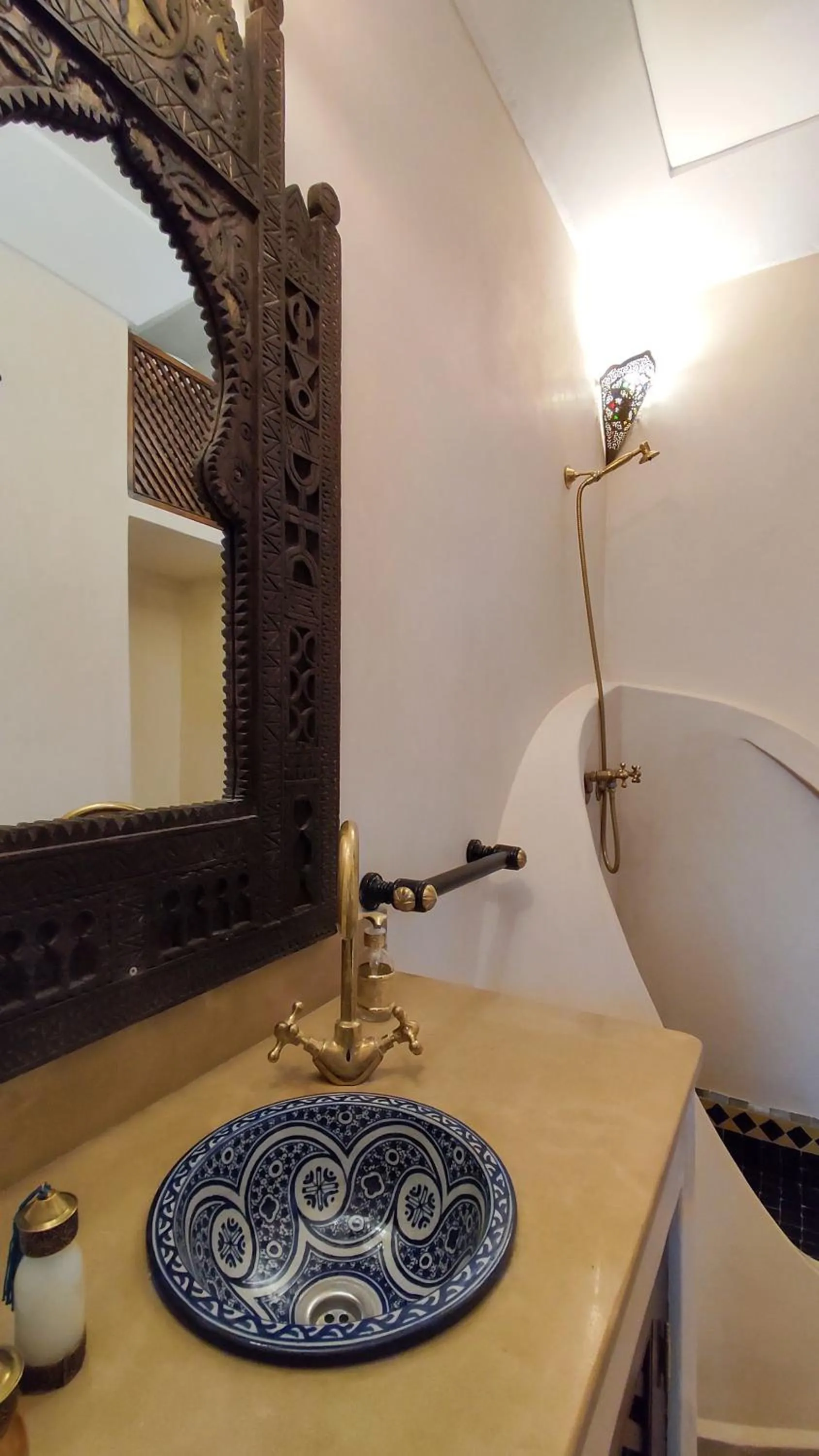 Shower in RIAD DAR En-Nawat