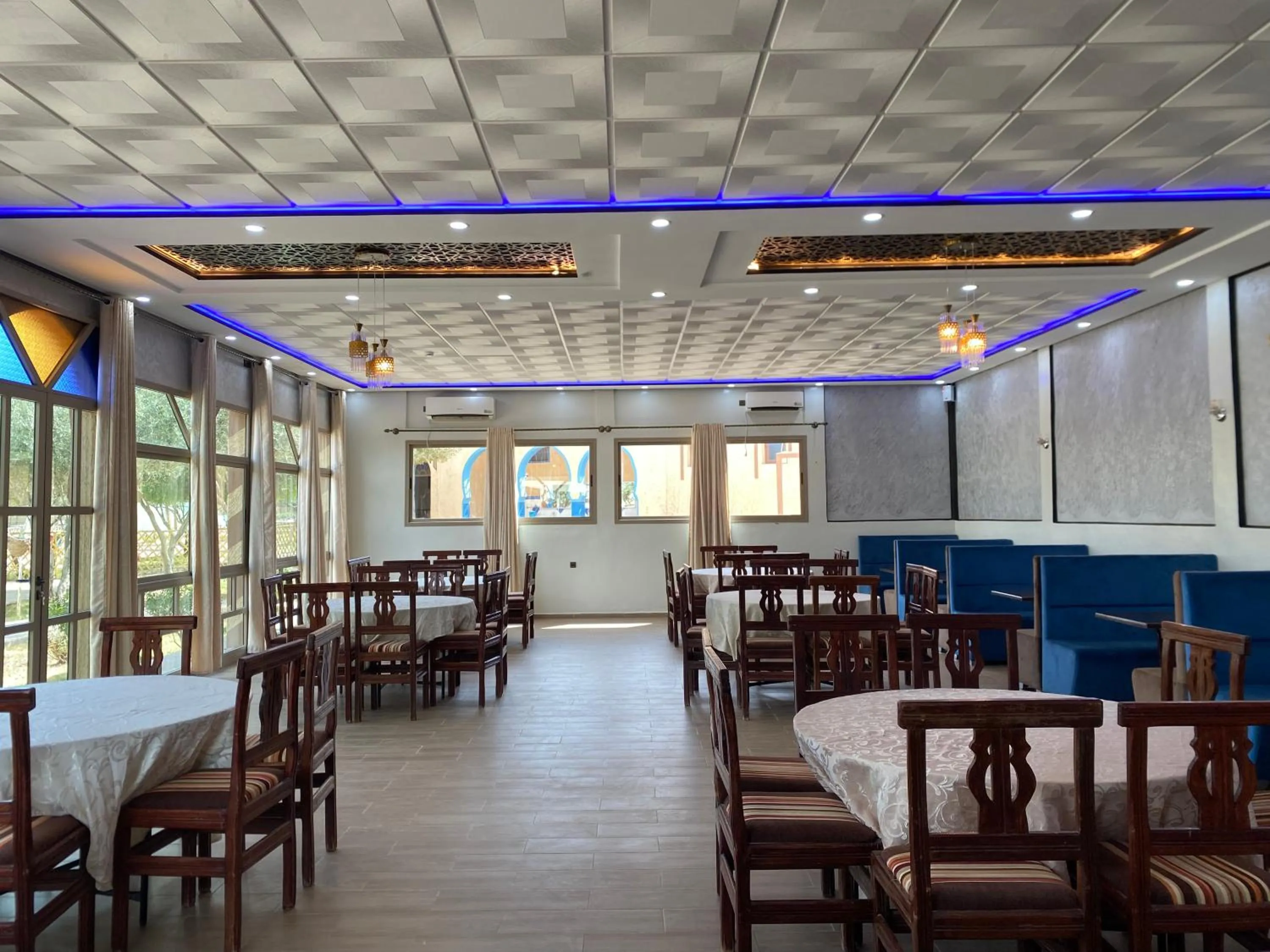 Restaurant/places to eat in IGHIZ INN resort