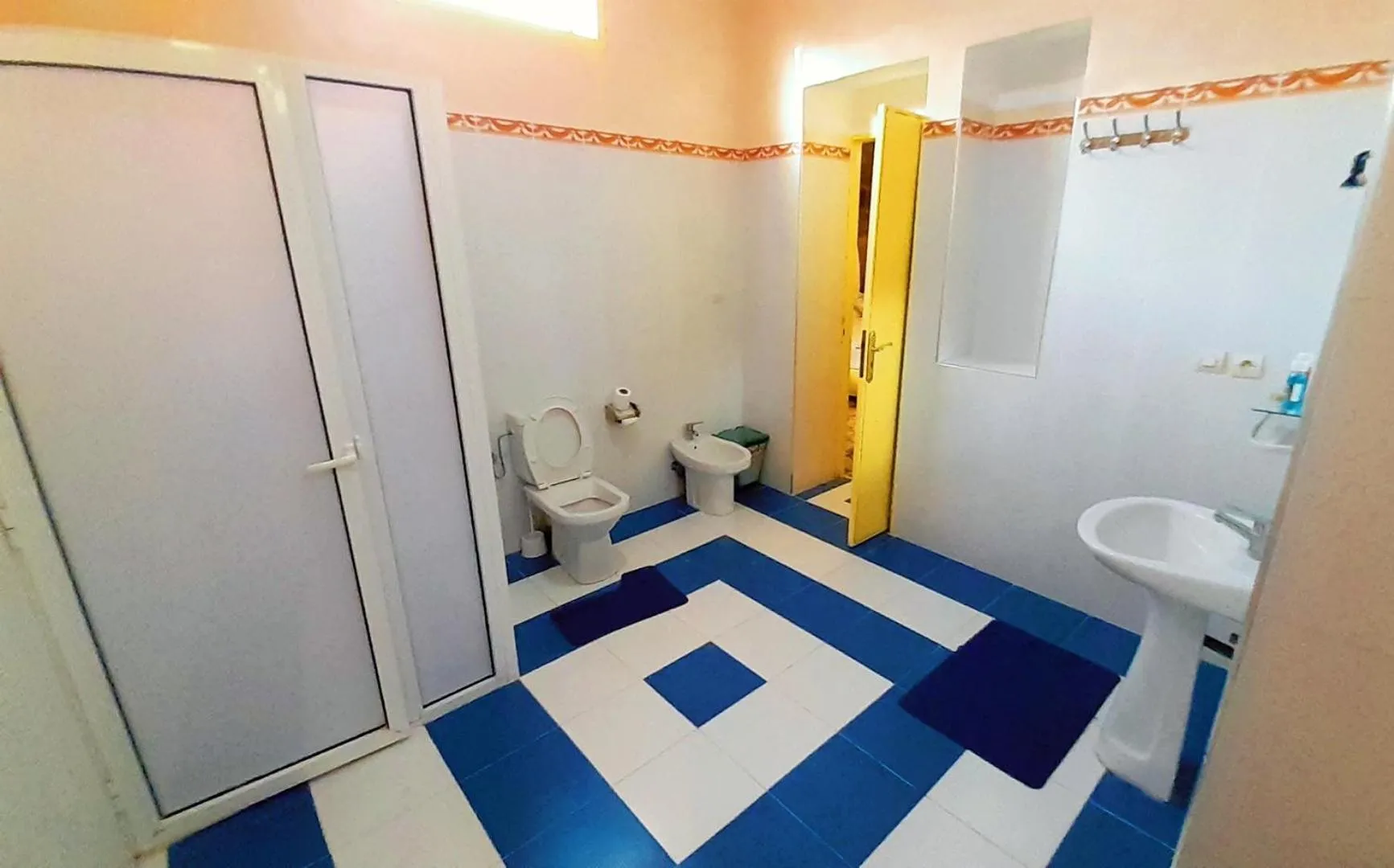 Shower in Guest House Qodwa