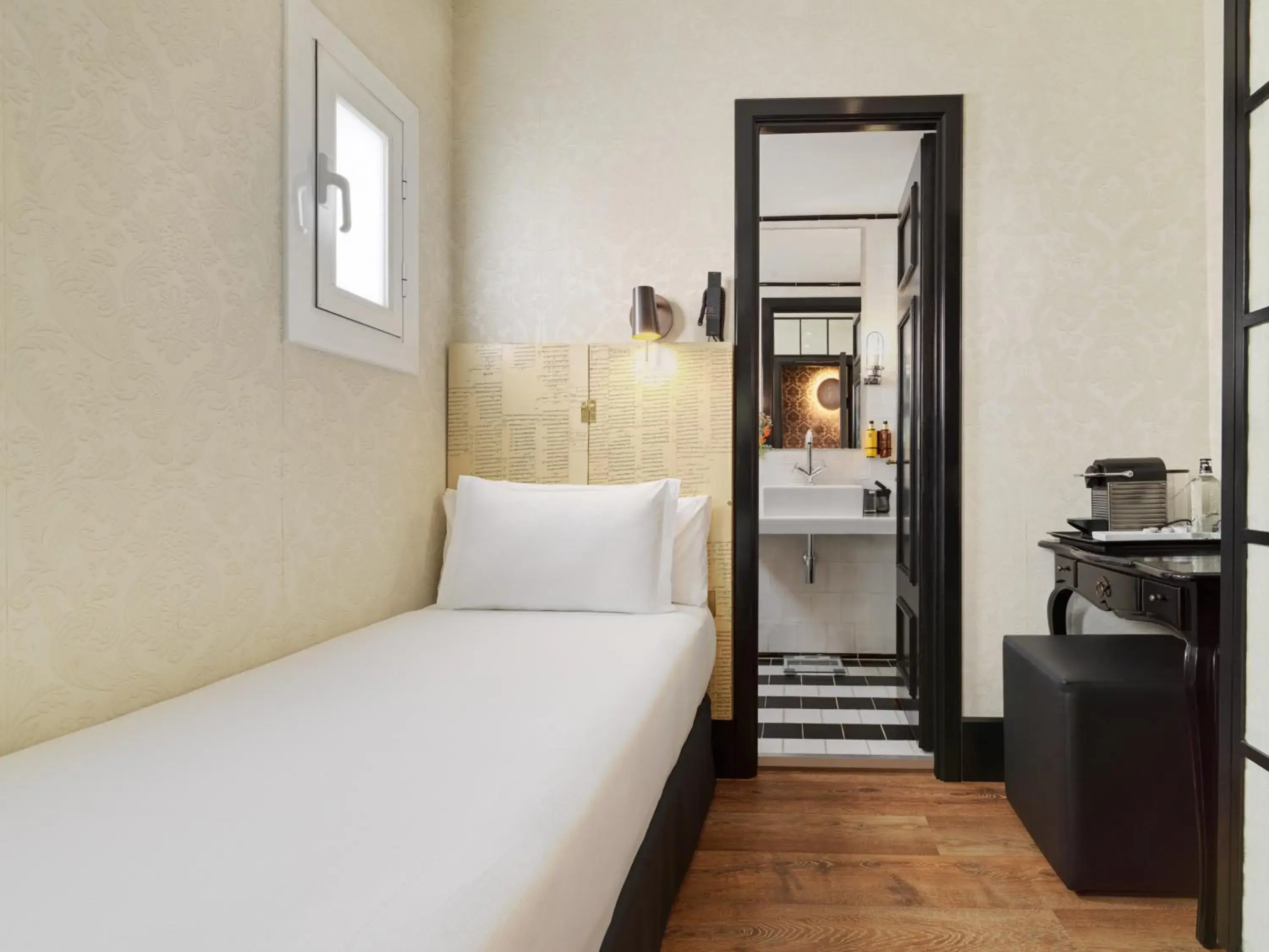 Single Room in Boutique Hotel H10 Catalunya Plaza Single Room in Boutique Hotel H10 Catalunya Plaza