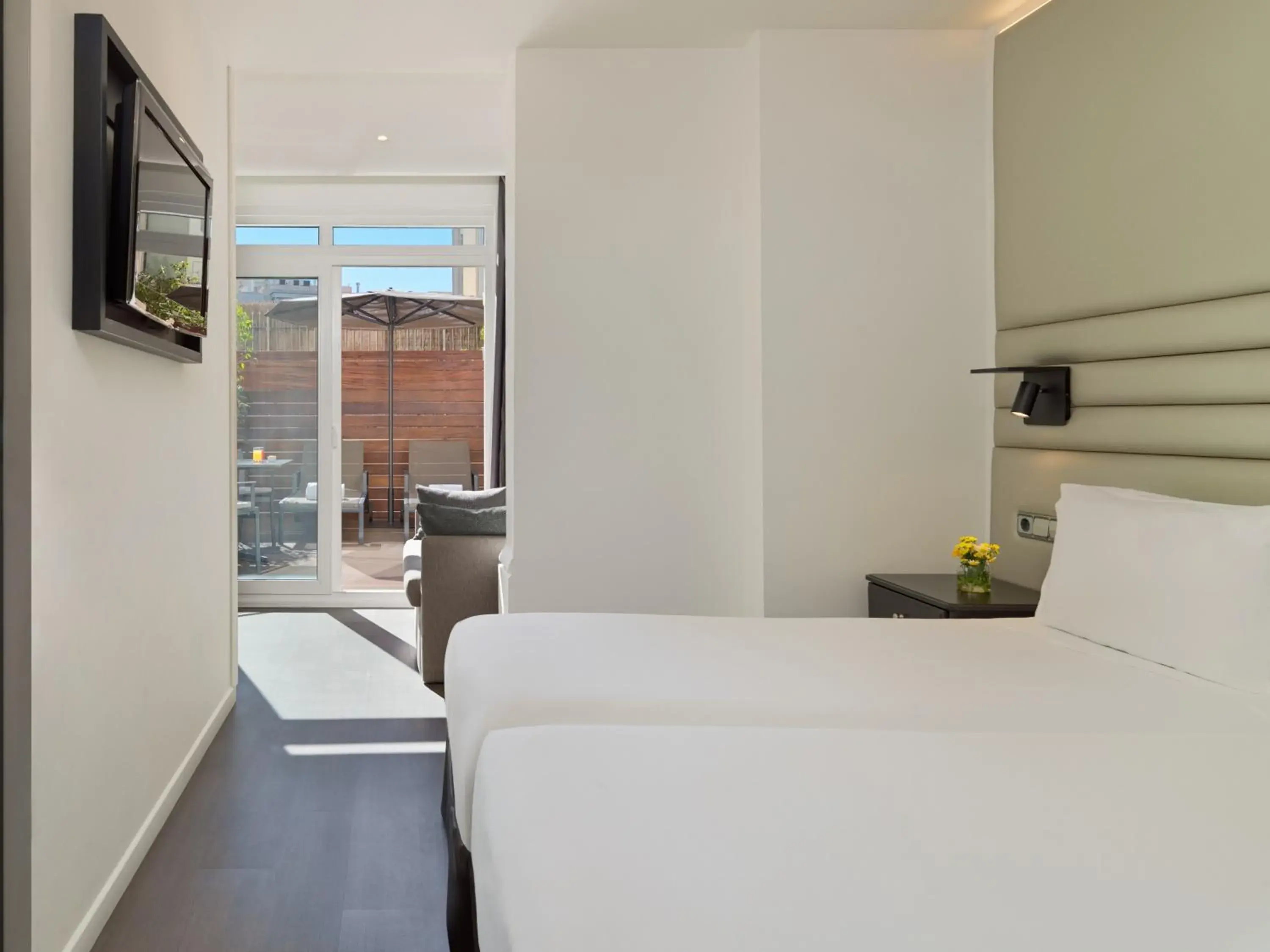 Superior Room with Terrace in Boutique Hotel H10 Catalunya Plaza Superior Room with Terrace in Boutique Hotel H10 Catalunya Plaza