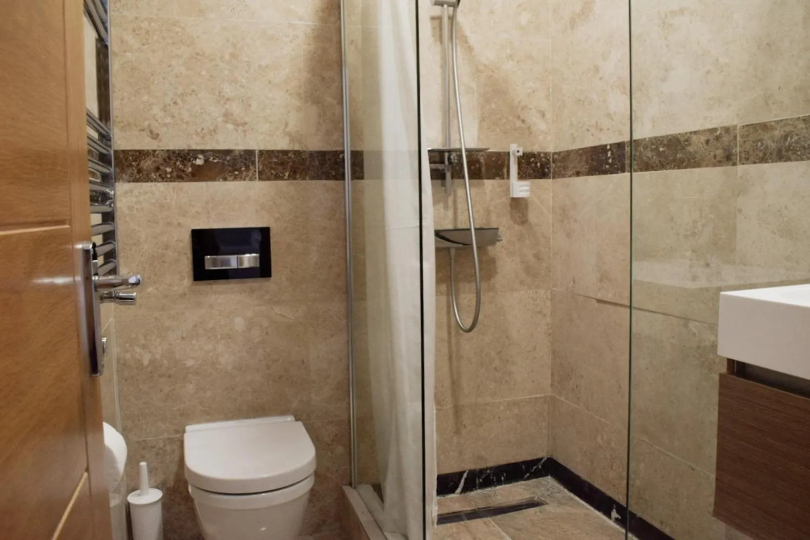 Toilet in Osborne Aparthotel