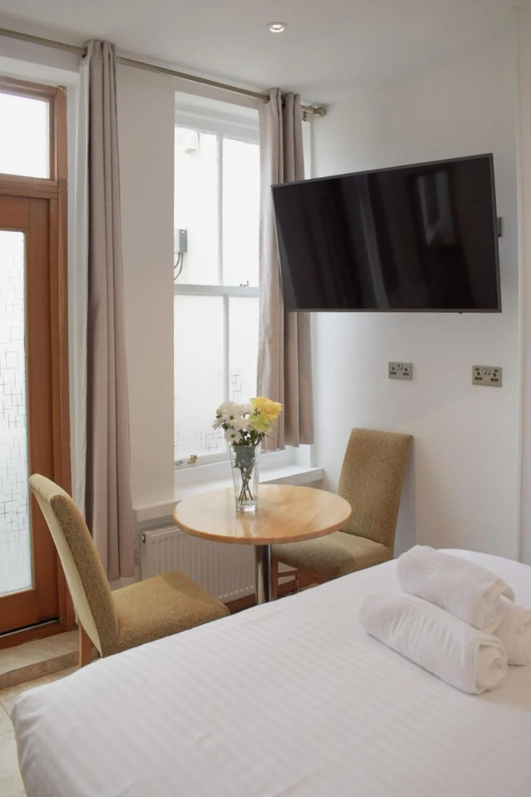 TV and multimedia, Bed in Osborne Aparthotel