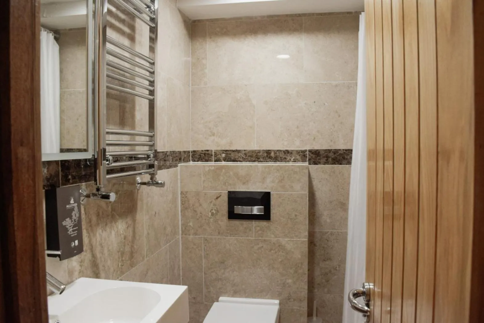 Toilet in Osborne Aparthotel