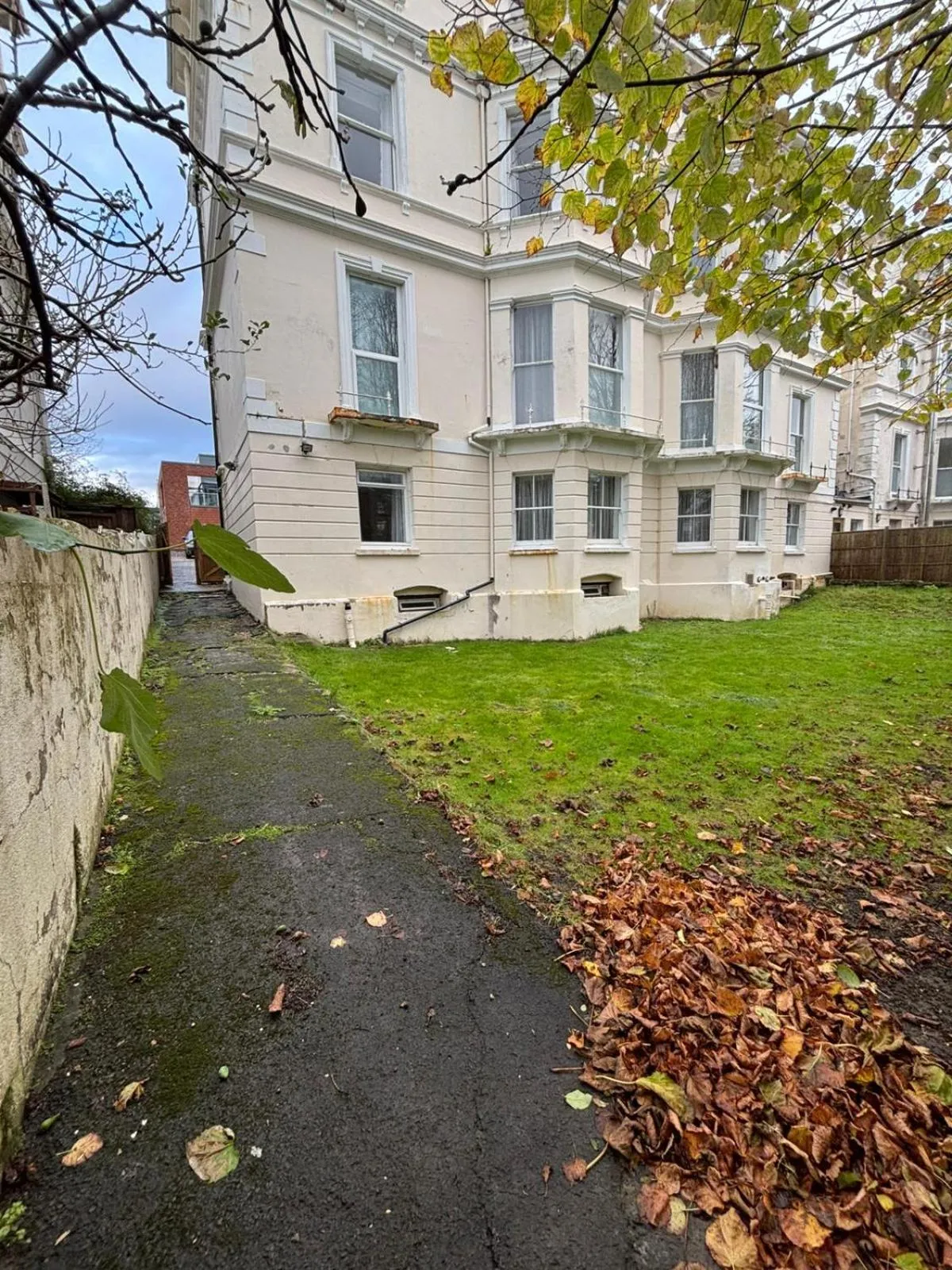 Inner courtyard view in Osborne Aparthotel