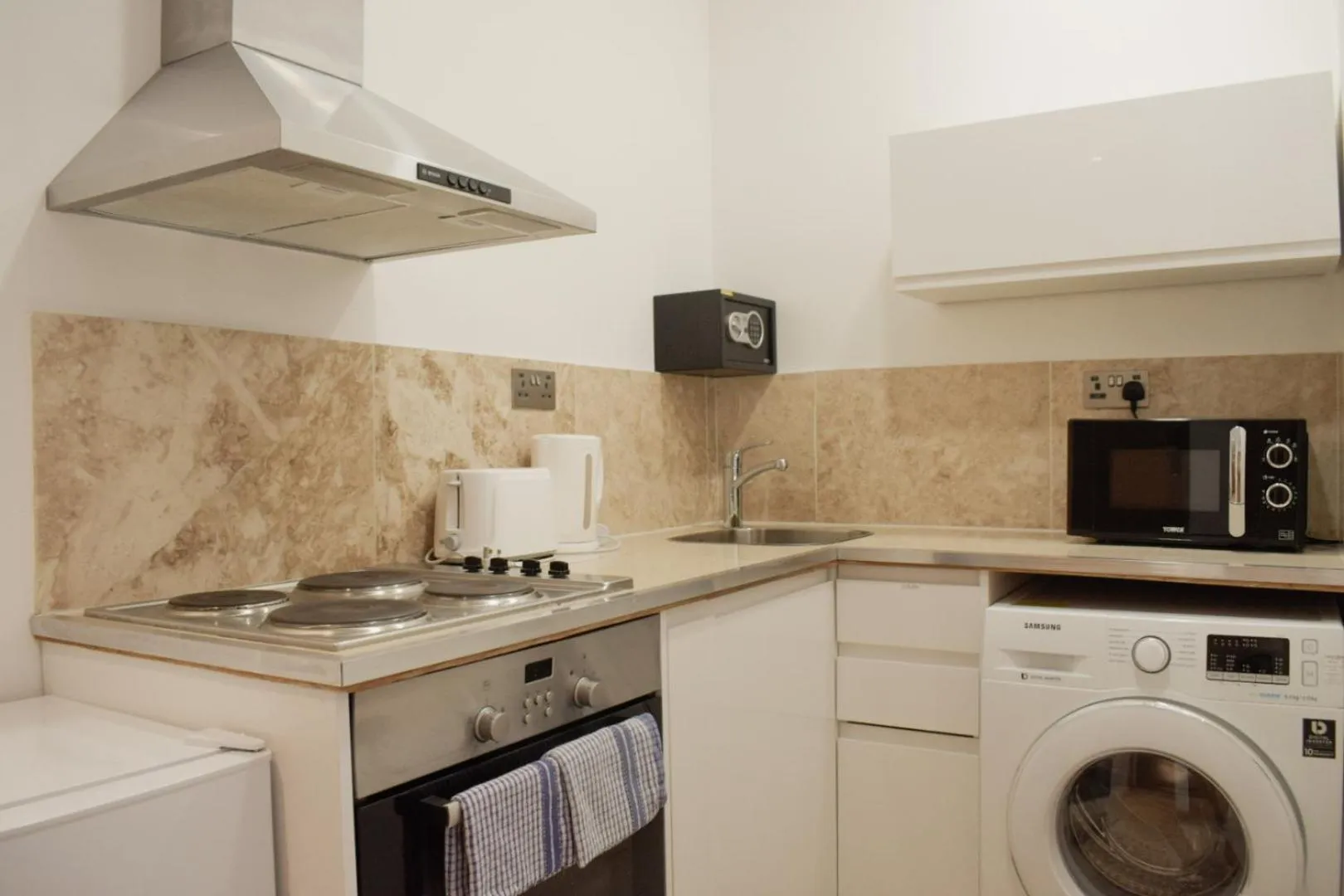 Kitchen or kitchenette in Osborne Aparthotel