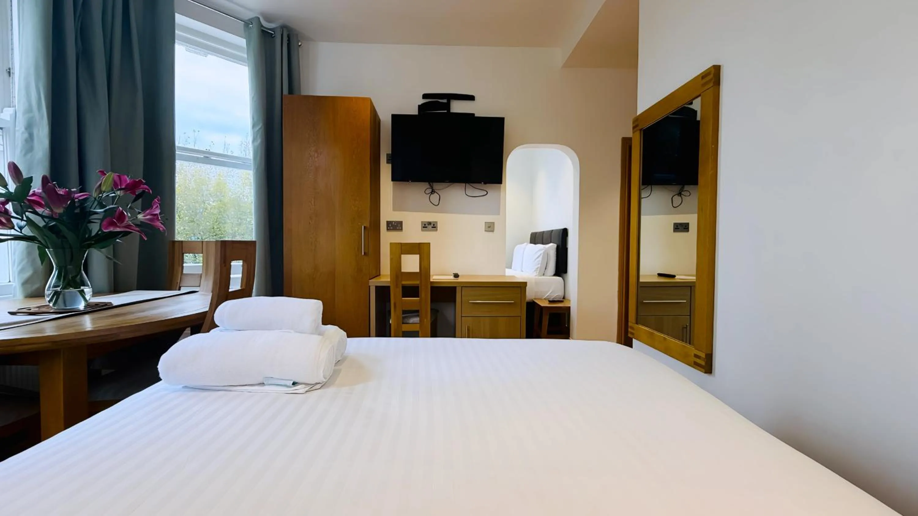 TV and multimedia, Bed in Osborne Aparthotel