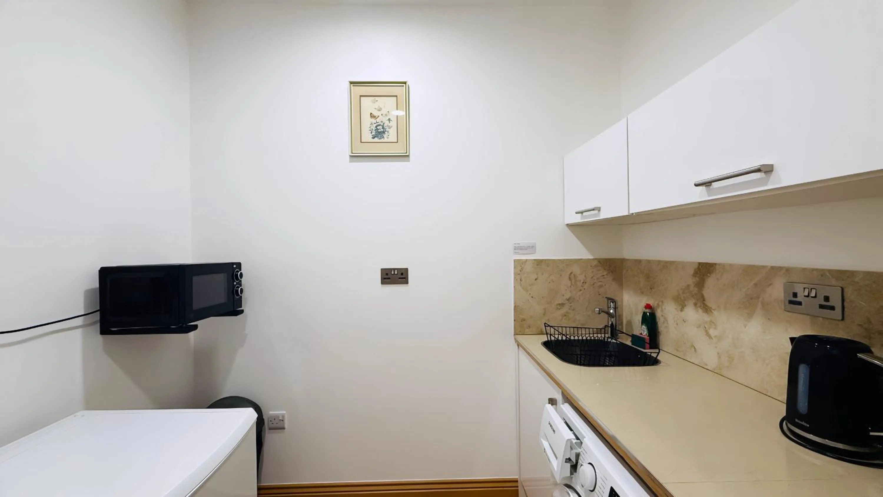 Kitchen or kitchenette in Osborne Aparthotel