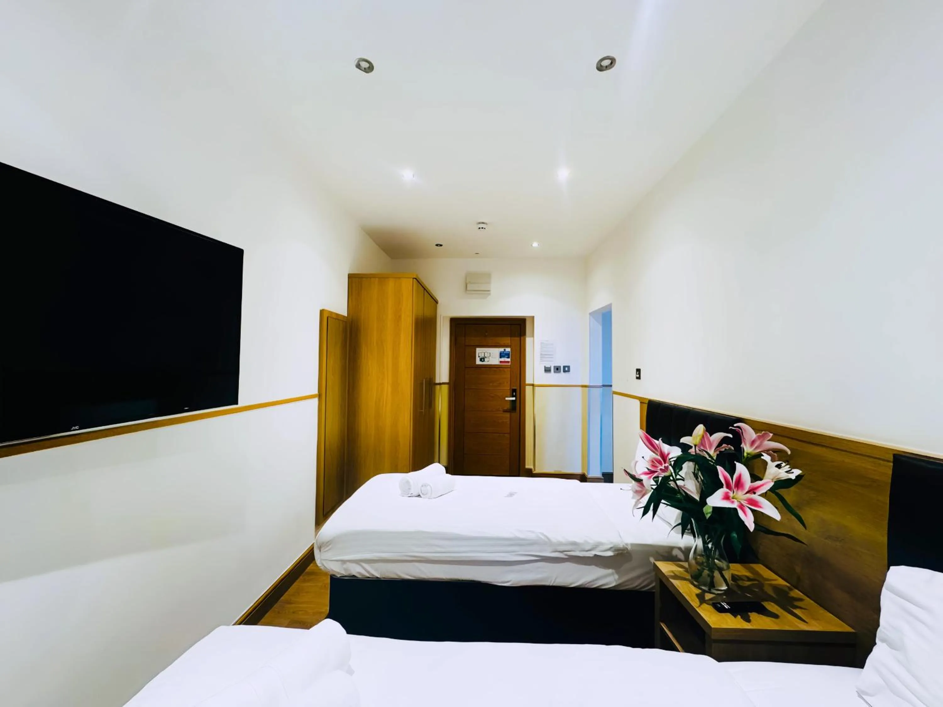 TV and multimedia, Bed in Osborne Aparthotel