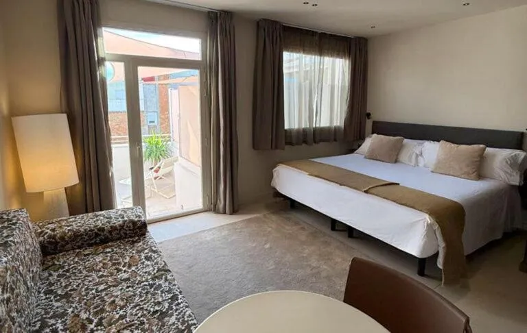 Bedroom, Bed in Senator Barcelona Apartments