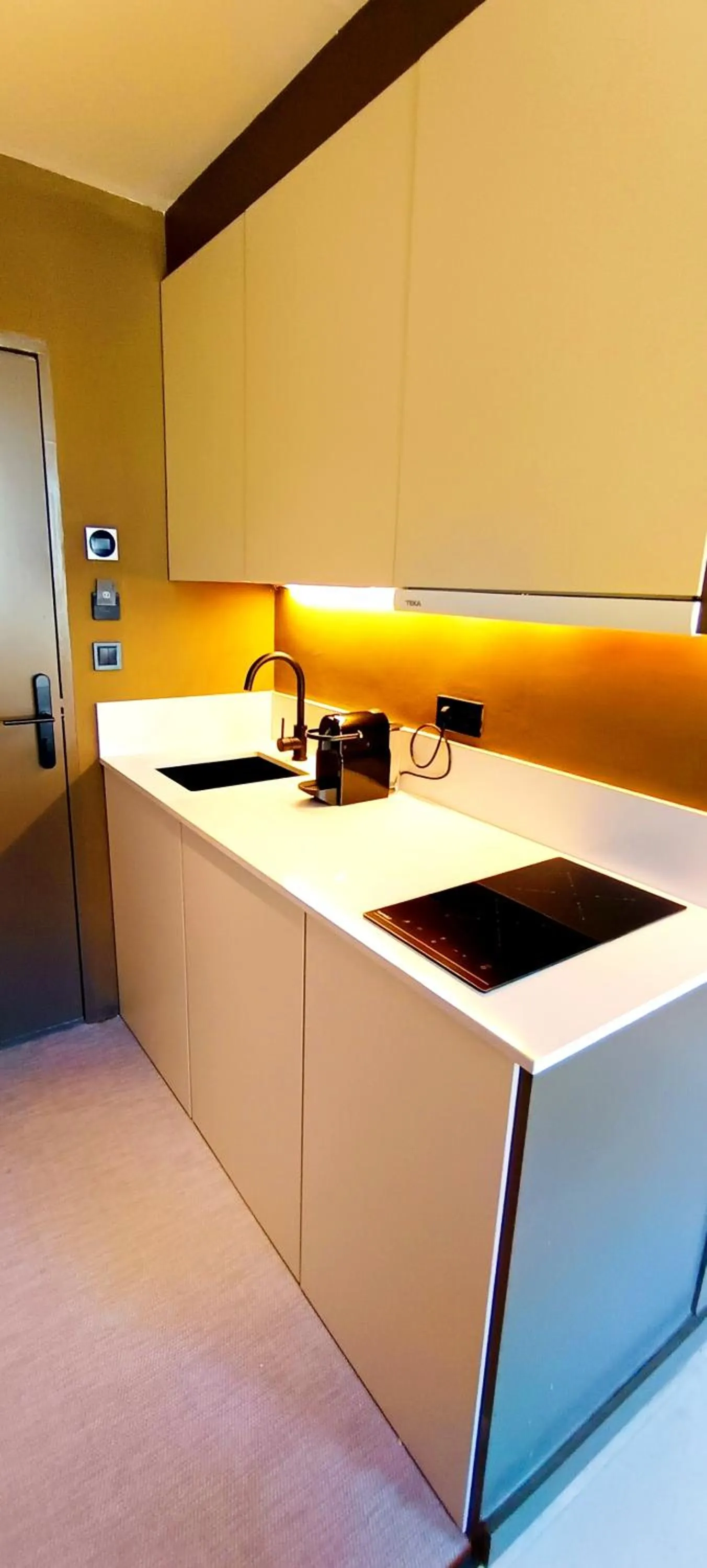 kitchen in Senator Barcelona Apartments