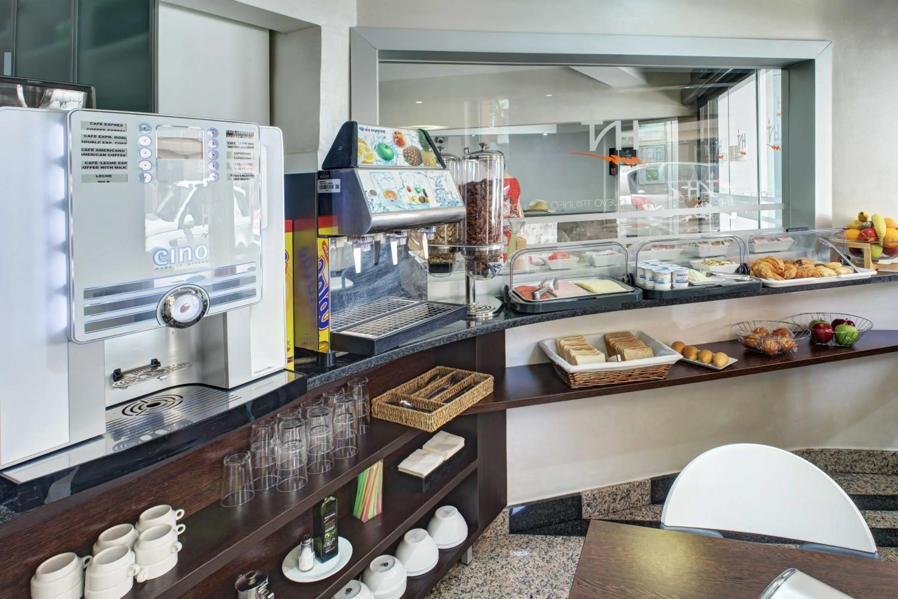 Buffet breakfast in Hotel Nuevo Triunfo