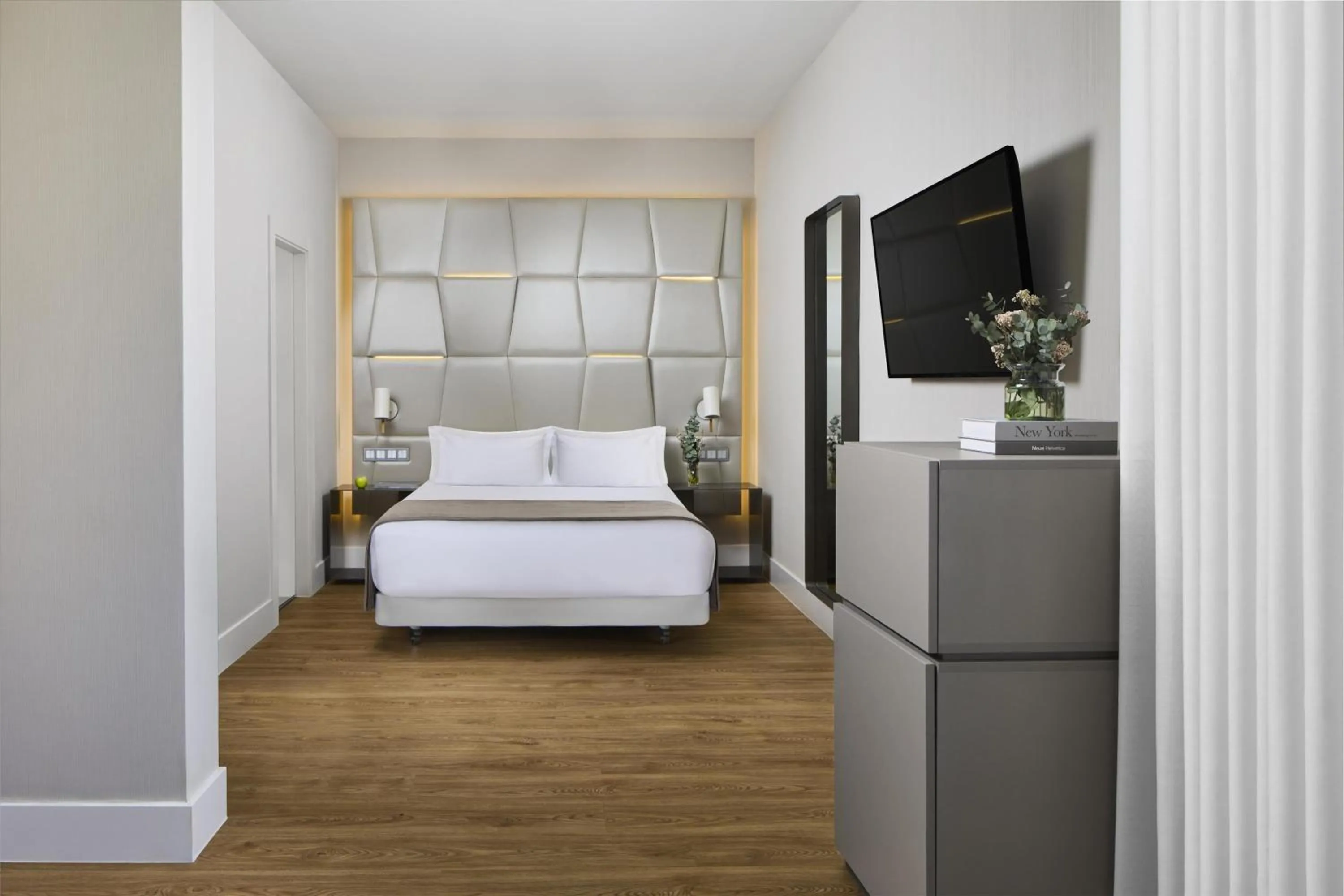 Bedroom, Bed in NH Collection Madrid Colón