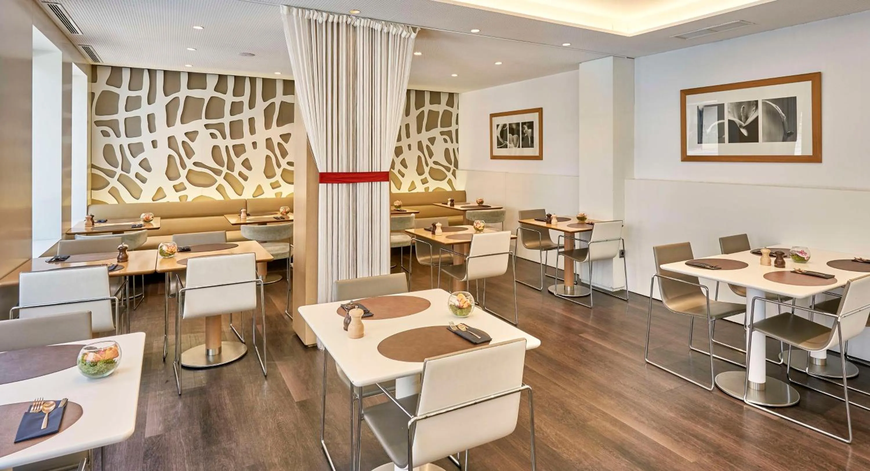 Restaurant/places to eat in NH Collection Madrid Colón