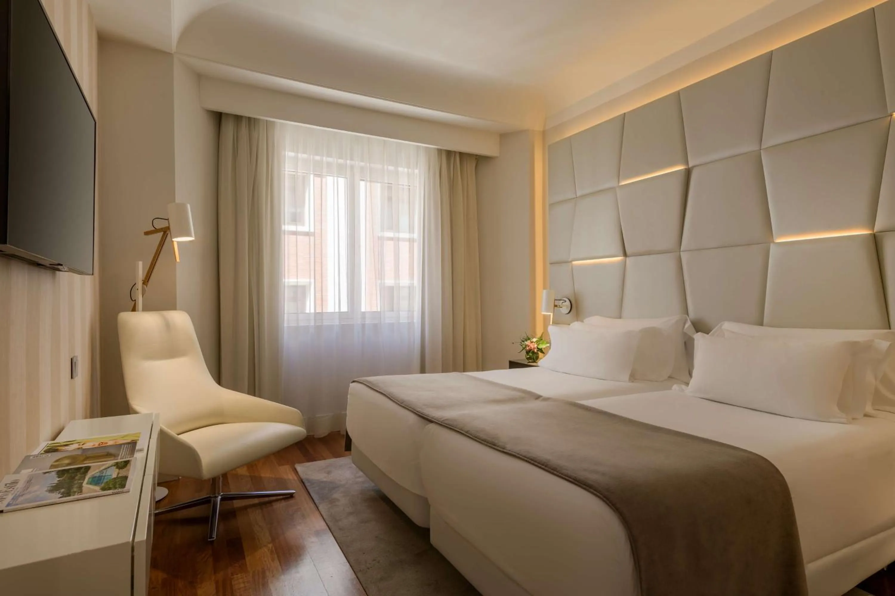 Bedroom, Bed in NH Collection Madrid Colón