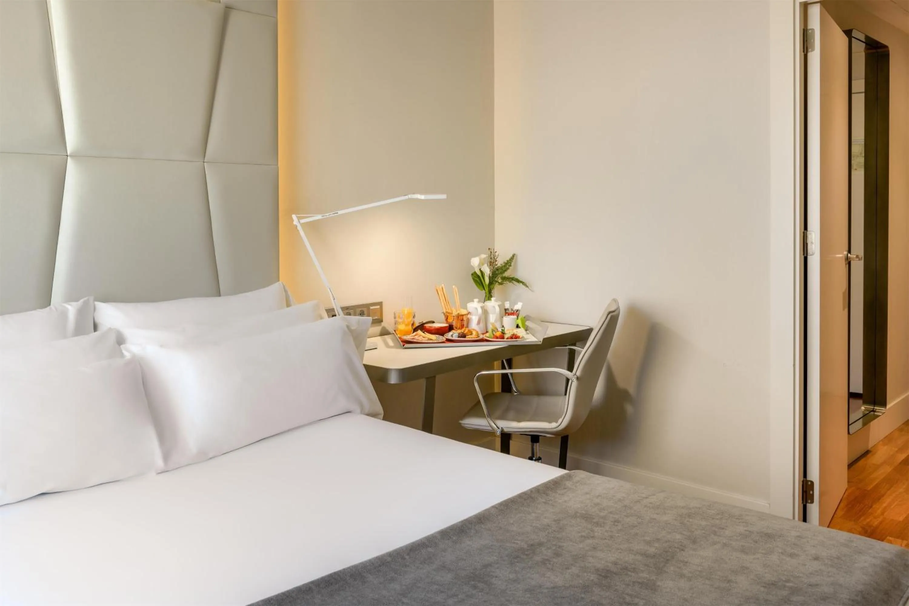 Bedroom, Bed in NH Collection Madrid Colón