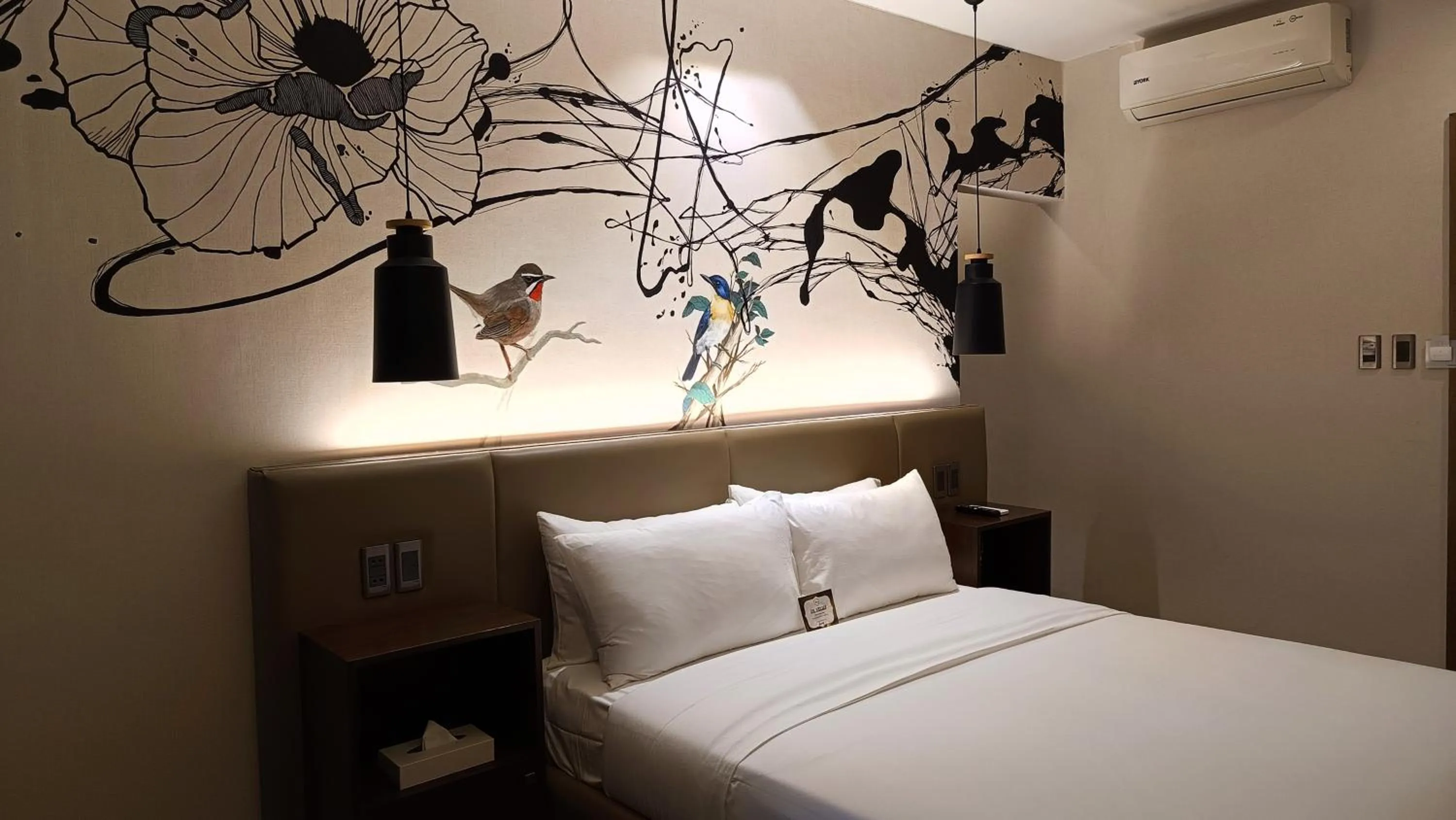 Bed in The Henry Hotel Roost Bacolod
