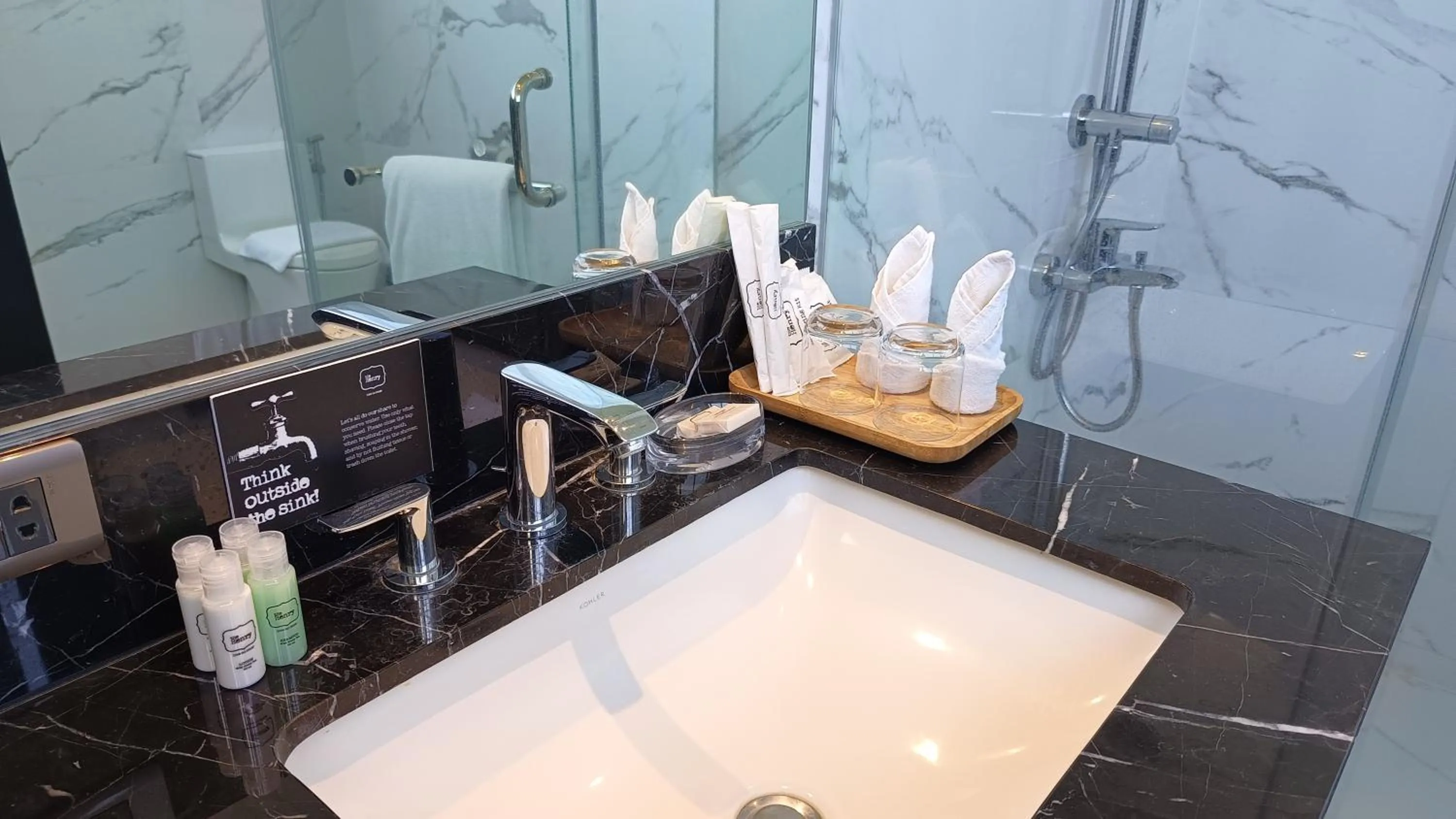 Shower in The Henry Hotel Roost Bacolod