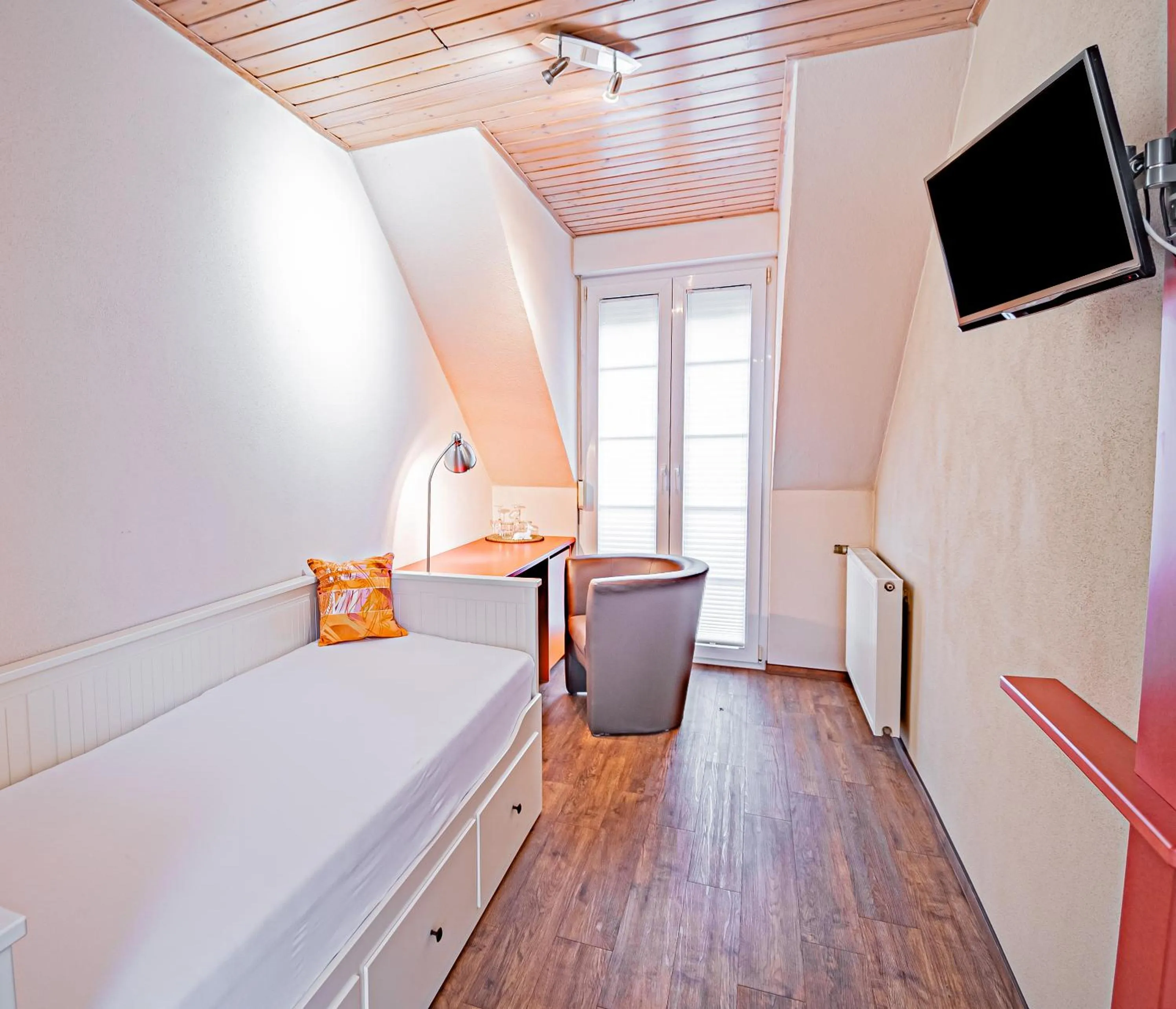 Lounge or bar, Bed in Johannishof Wein-Café & Gästehaus