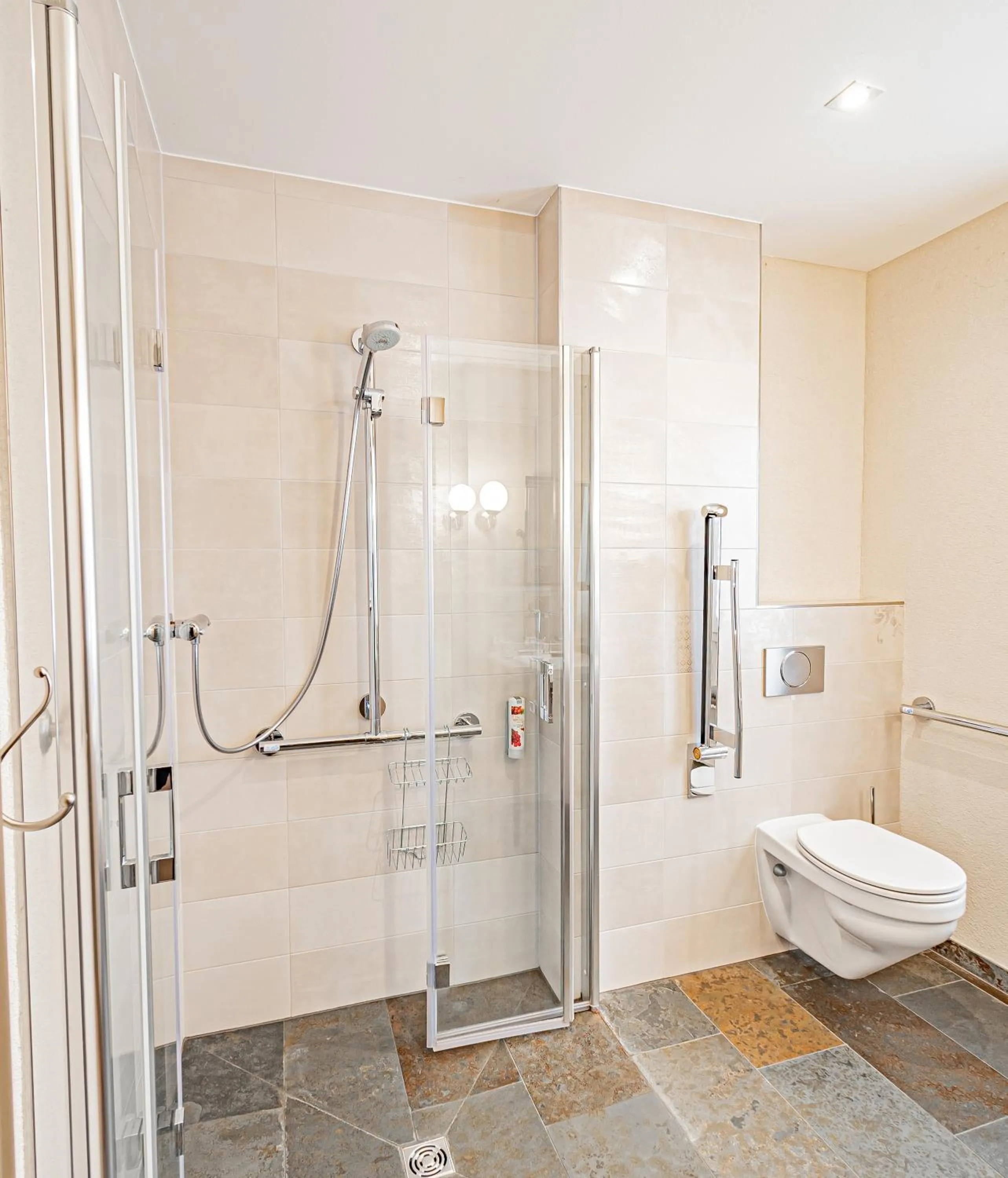 Bathroom in Johannishof Wein-Café & Gästehaus