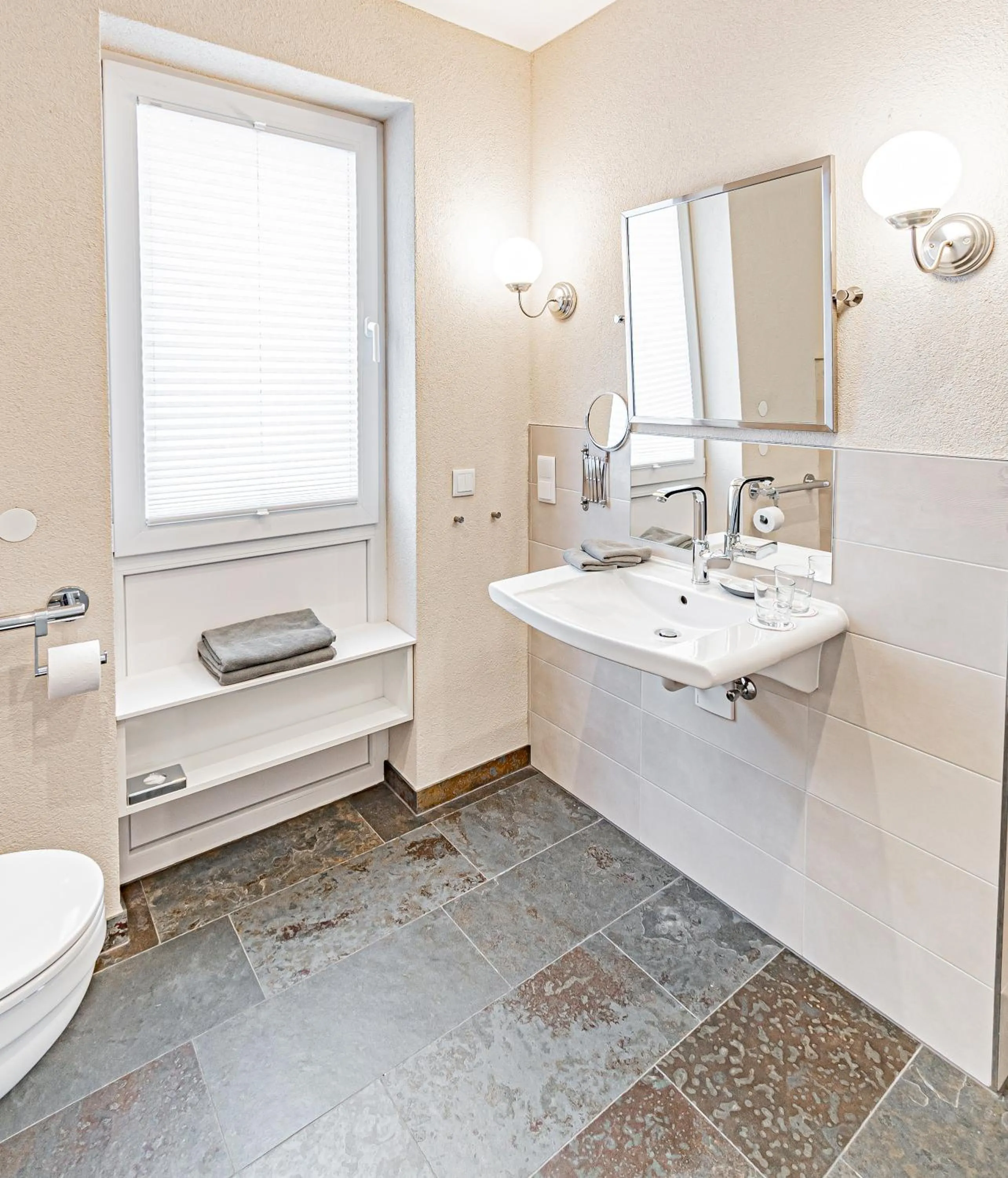 Bathroom in Johannishof Wein-Café & Gästehaus