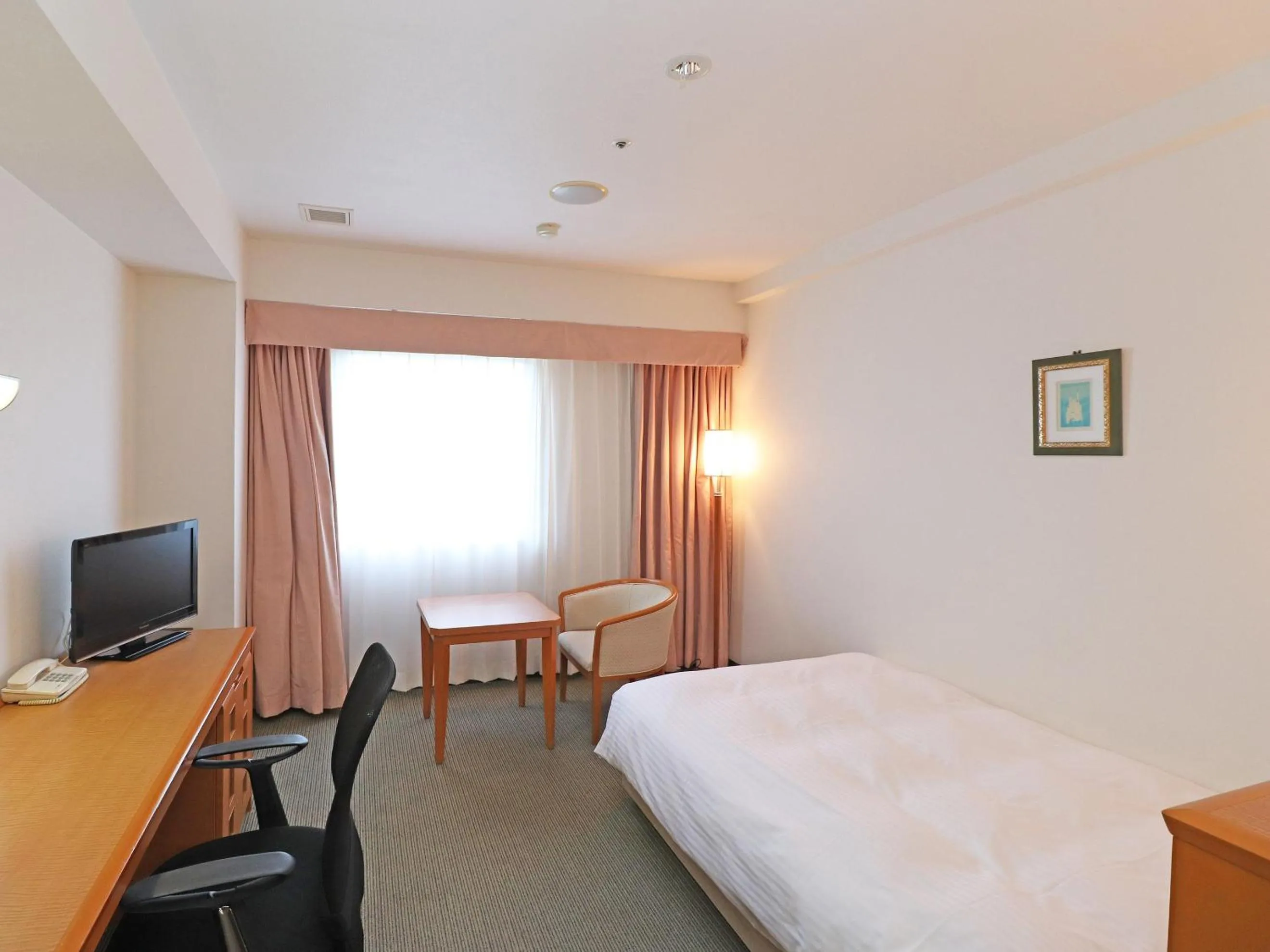 Bedroom, Bed in Chisun Inn Yokohama Tsuzuki