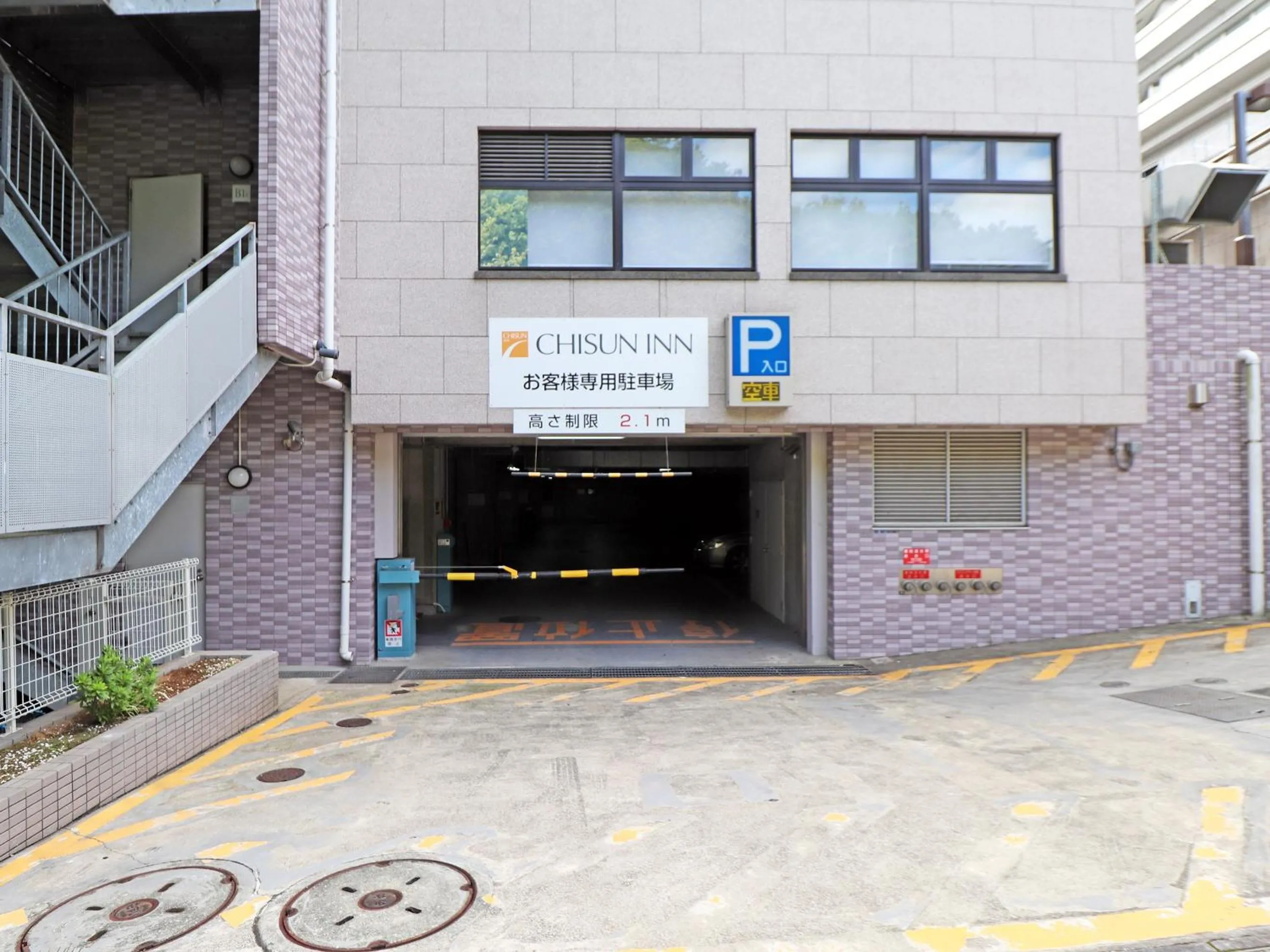 Parking in Chisun Inn Yokohama Tsuzuki