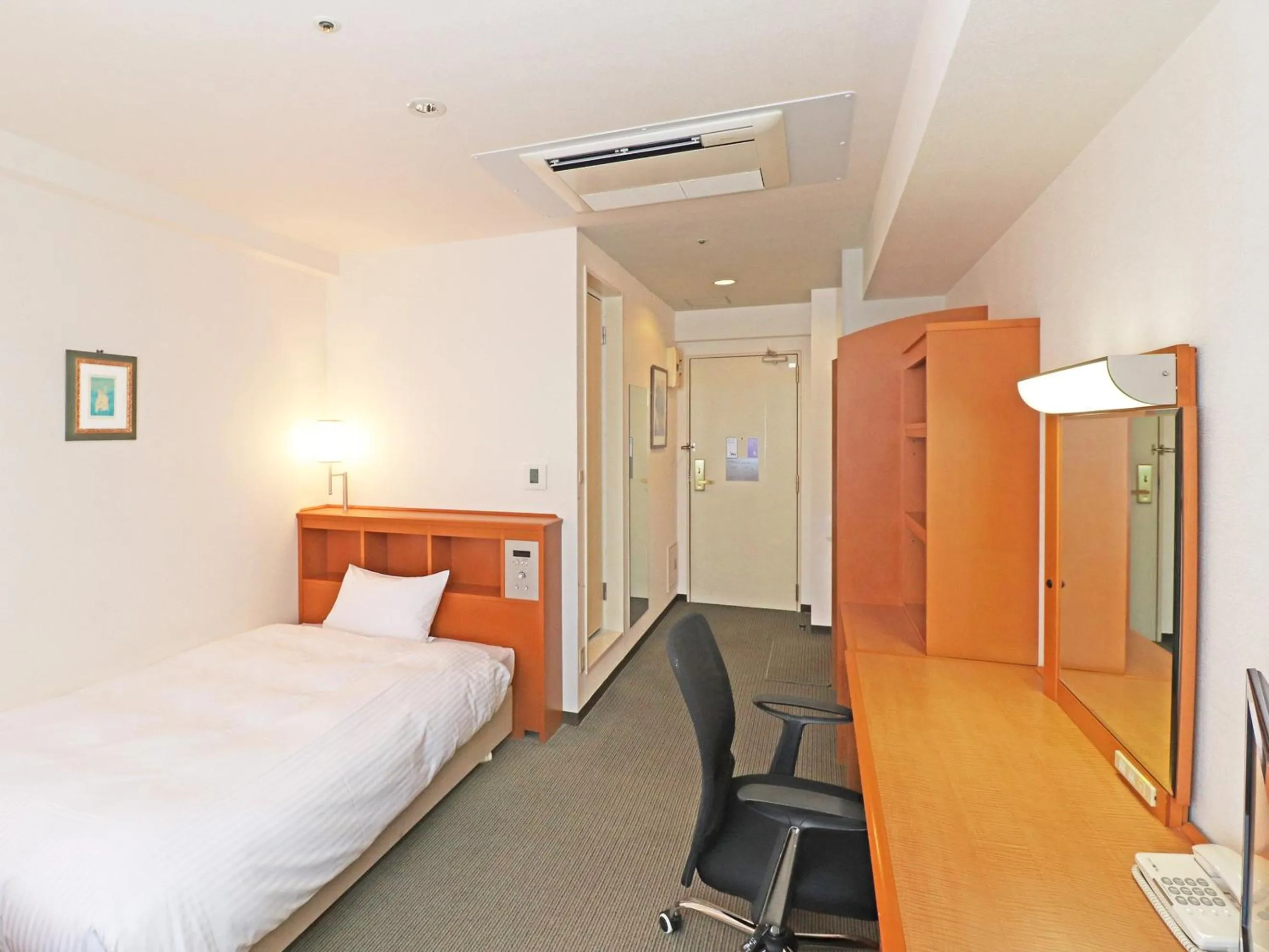 Bedroom, Bed in Chisun Inn Yokohama Tsuzuki